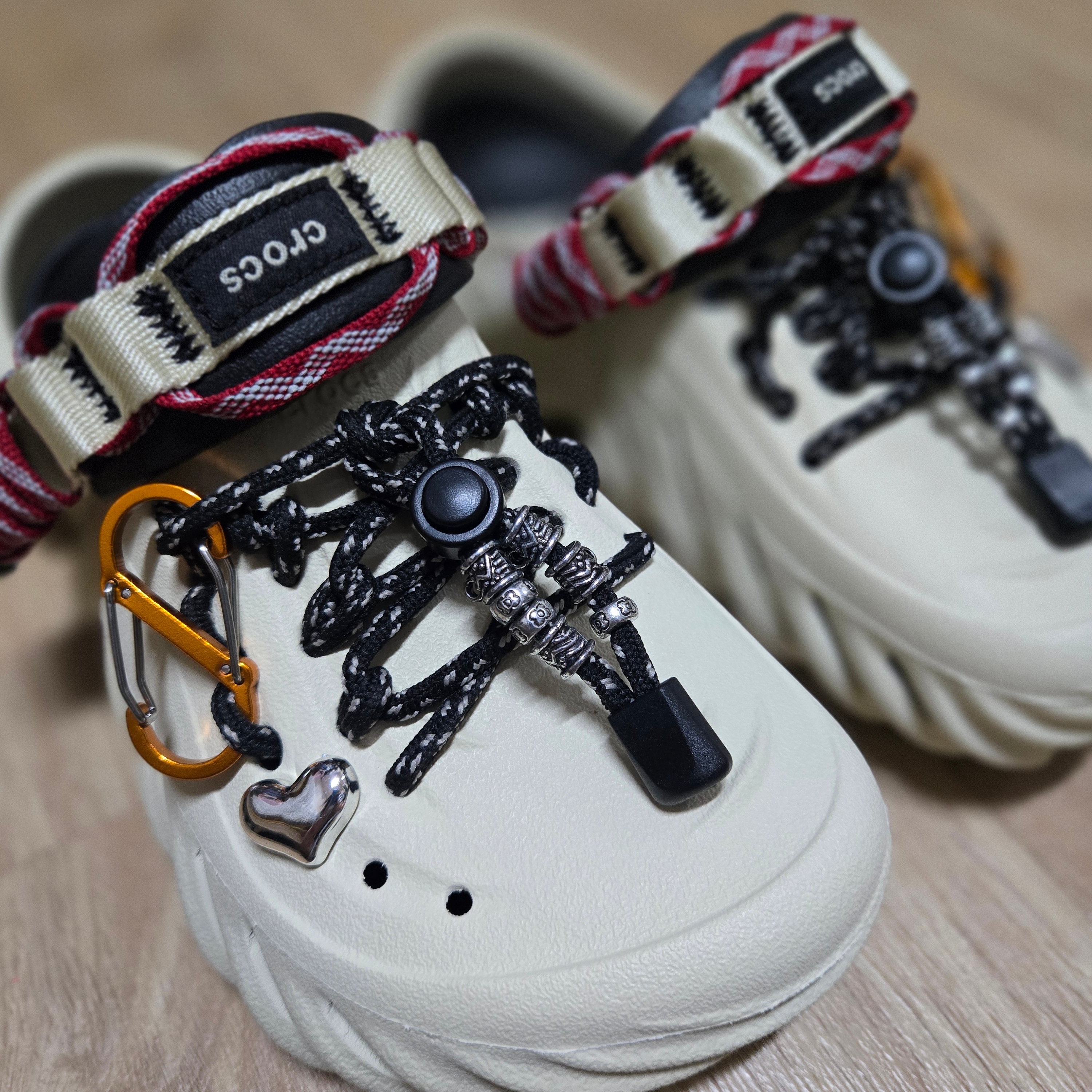 Crocs Echo Clog Bone Black 착용 스타일 - 2