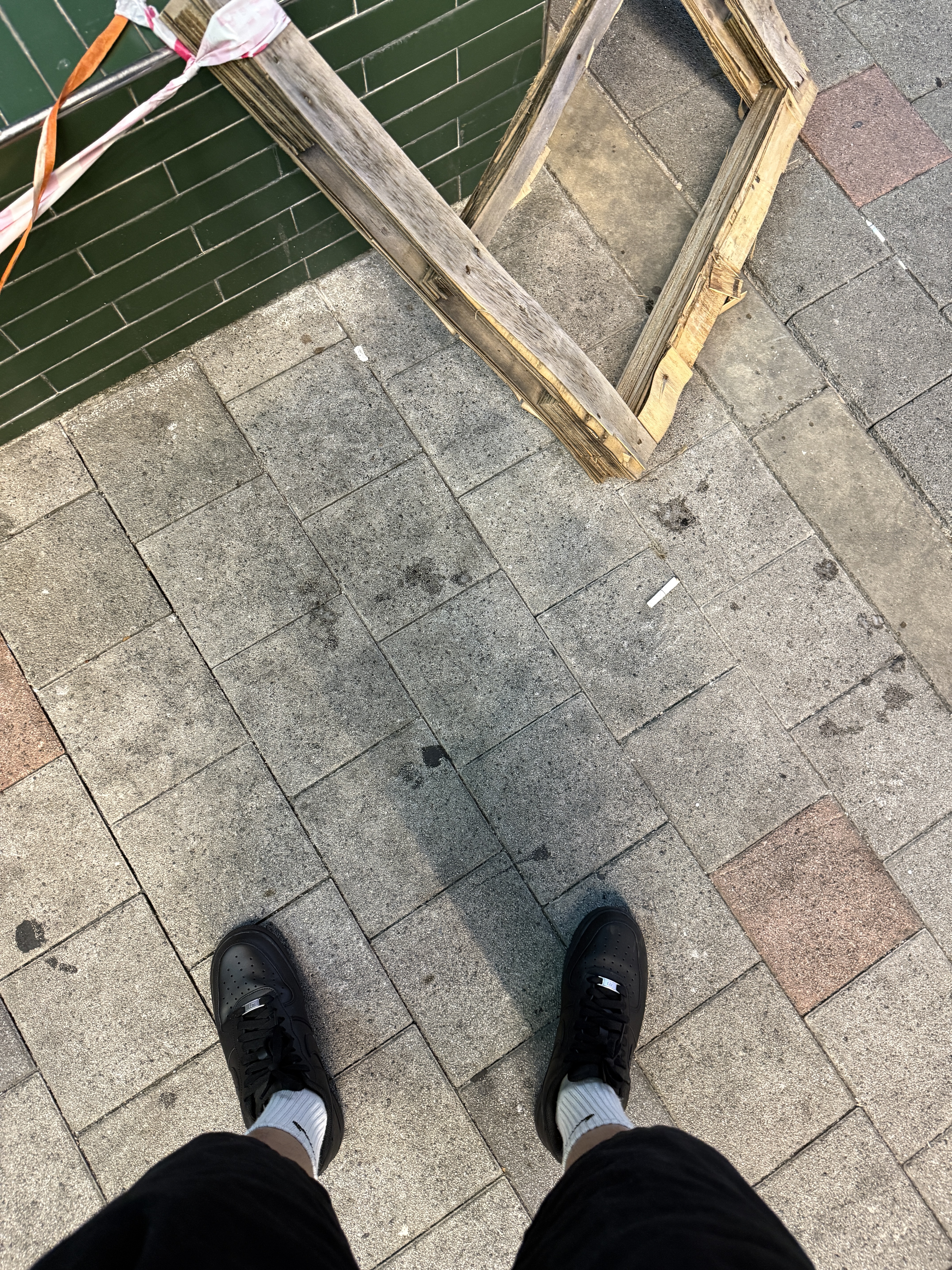 Nike Air Force 1 '07 Low Triple Black, Nike Hoops Elite Backpack 32L White Black 착용 스타일