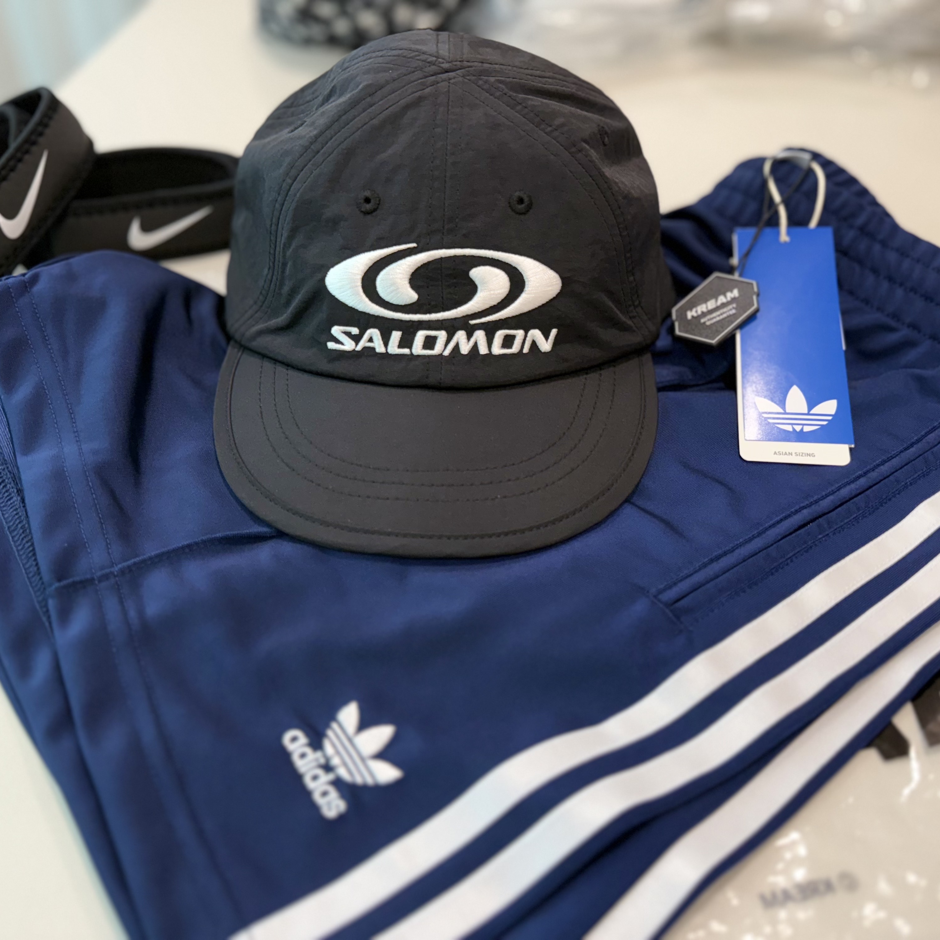 (W) Adidas Originals Firebird Shorts Night Indigo White - KR Sizing, Salomon Link 6 Panel Cap Black 착용 스타일
