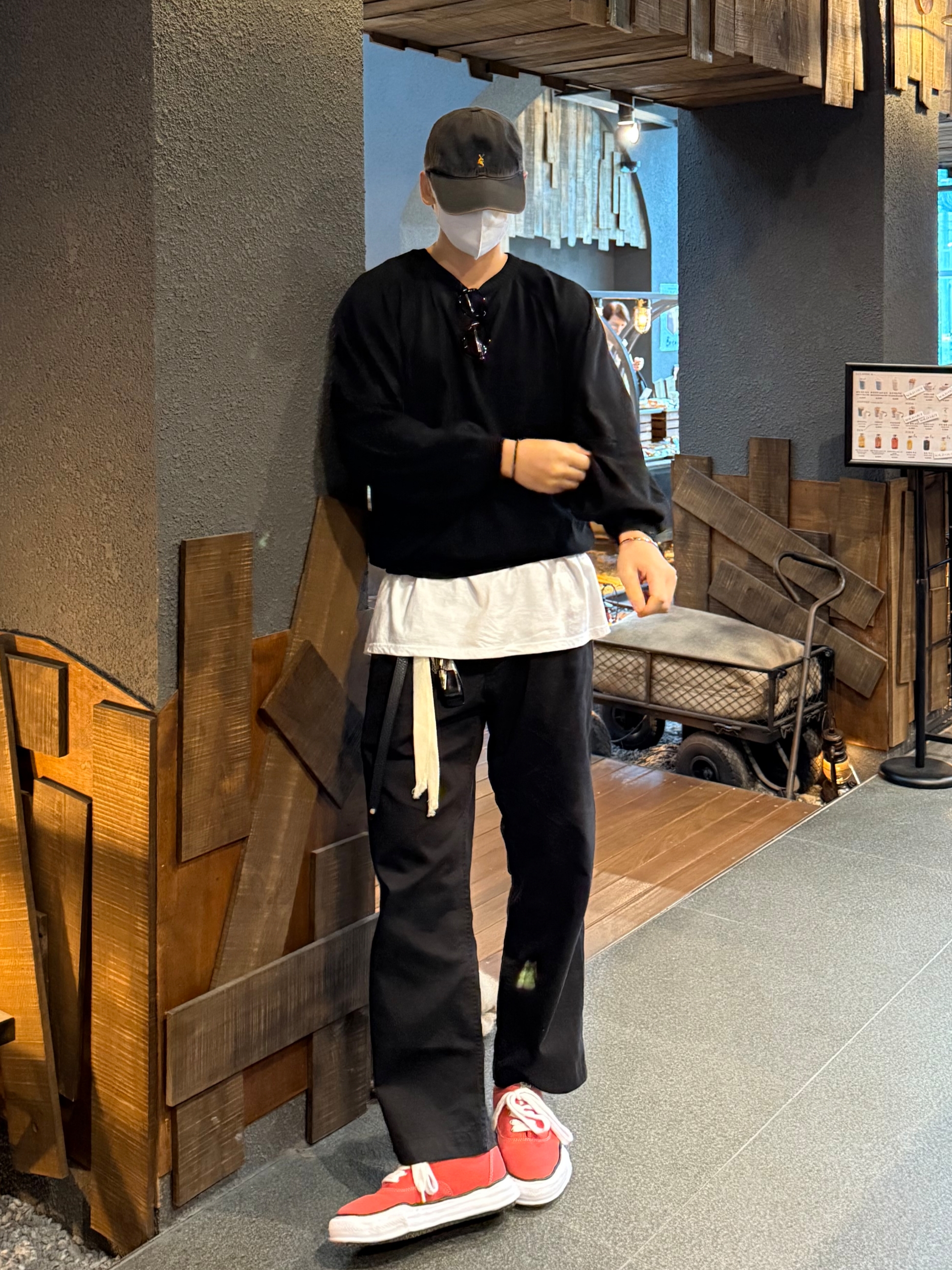 Maison Mihara Yasuhiro Baker OG Sole Canvas Low Cut Sneakers Red, Typing Mistake Dusty Black 80-90’s Vntg Cap (Vintage Symbol Parody) 착용 스타일