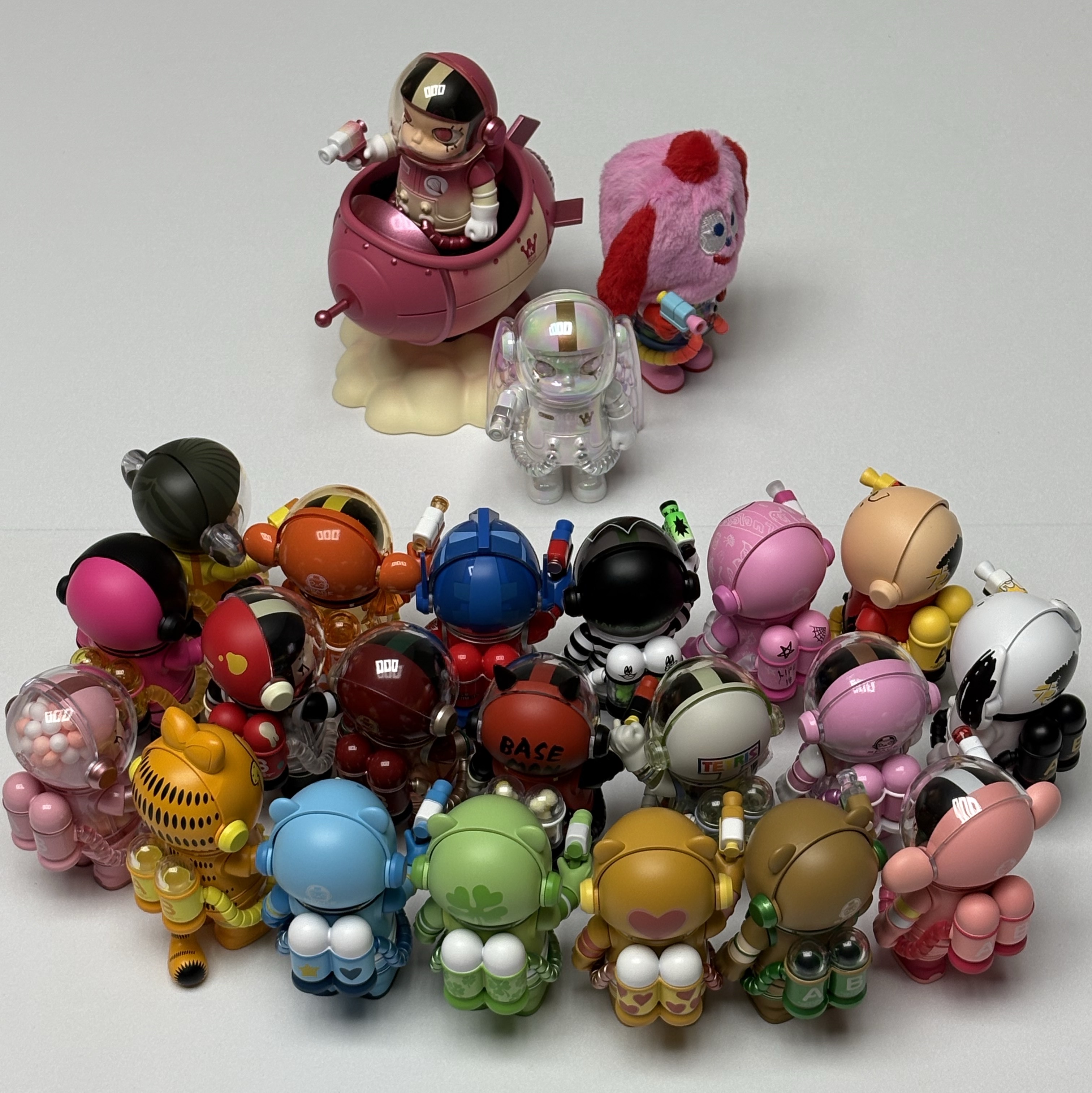 Pop Mart Mega Space Molly 100% Series4 Sealed Case (9 Blind Boxes), Pop Mart Mega Space Molly 100% Series4 Jon Burgerman (Opened Case) 착용 스타일