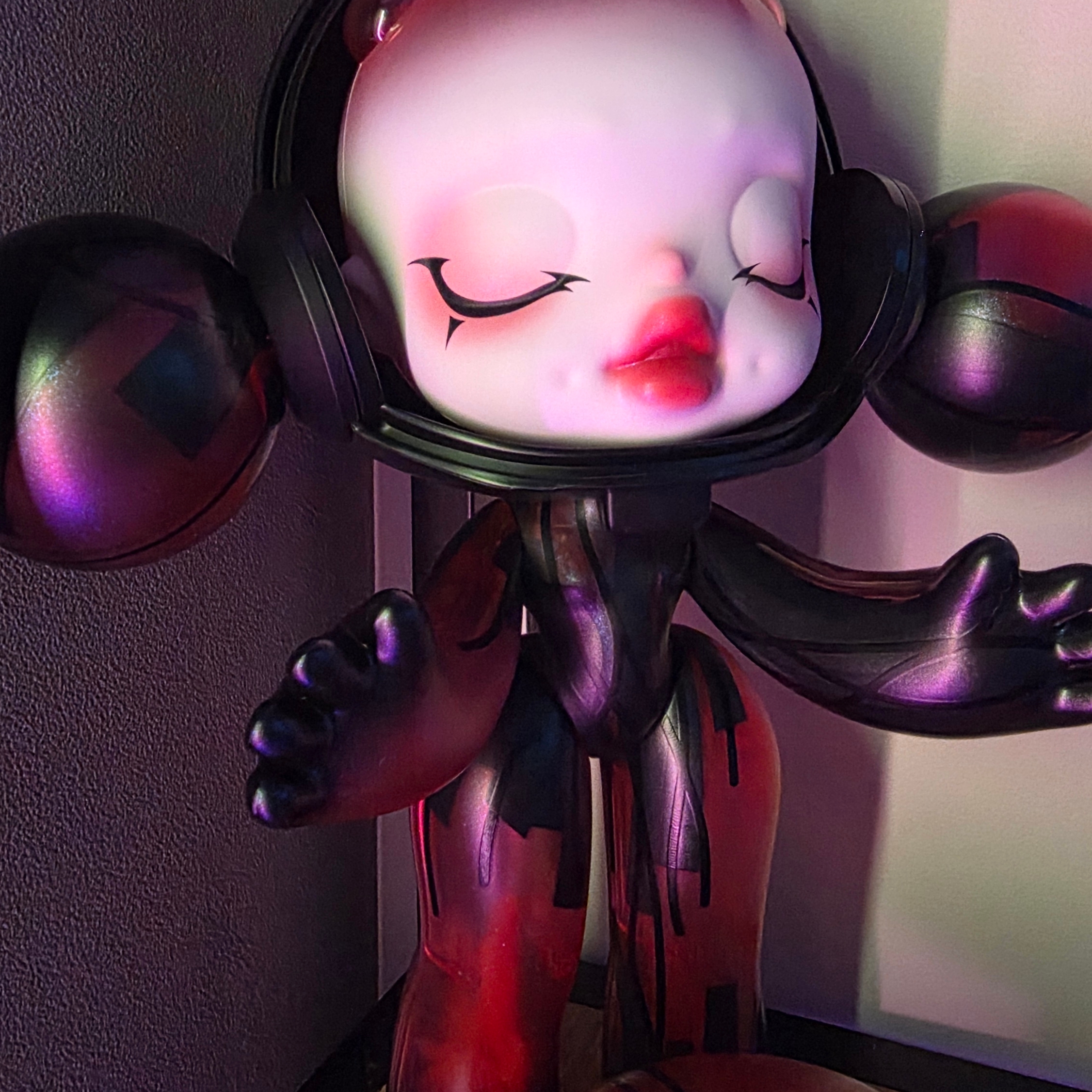 Pop Mart Mega Α Skullpanda Red Crystal 400% 착용 스타일 - 2