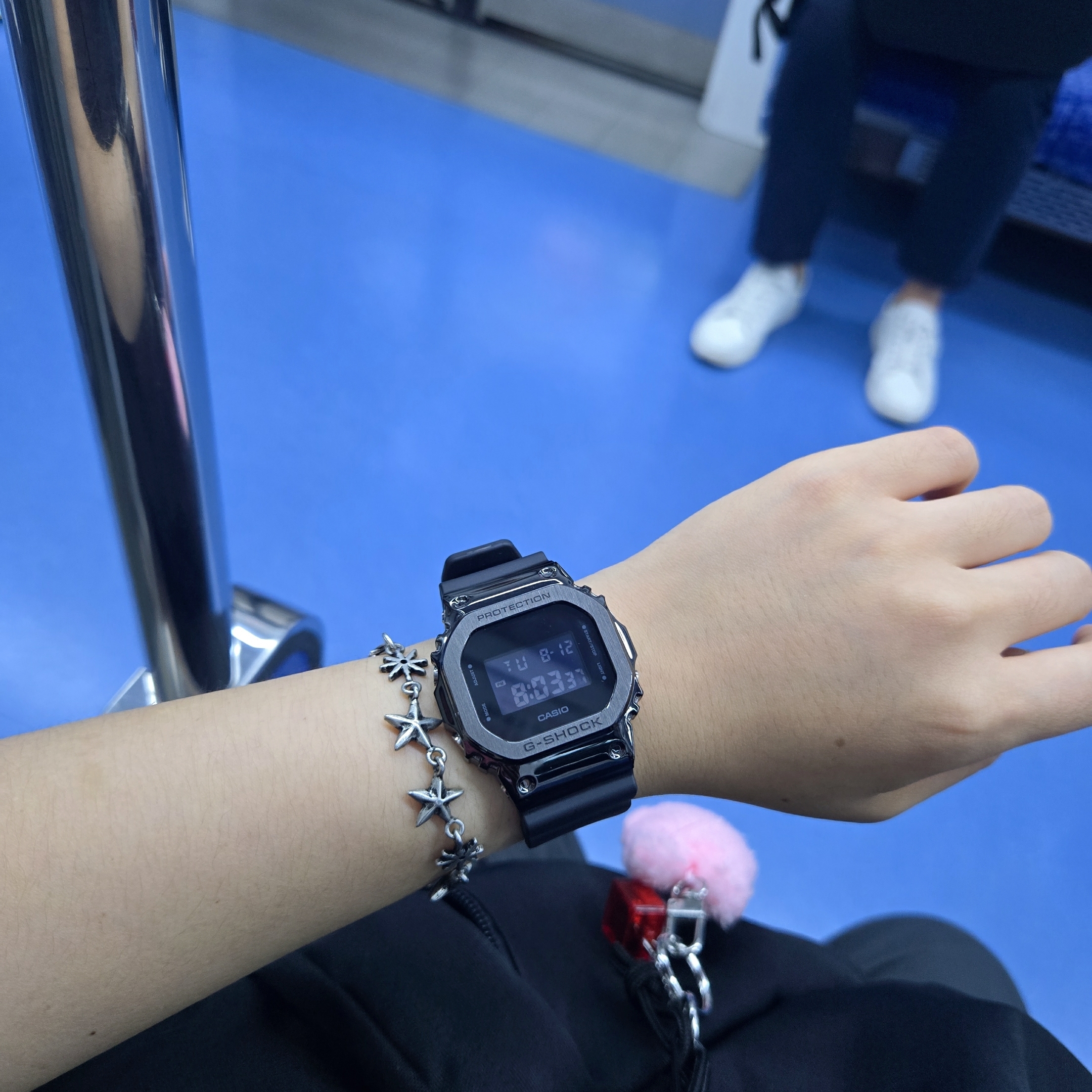 Casio G-Shock GM-5600UB-1 착용 스타일 - 2