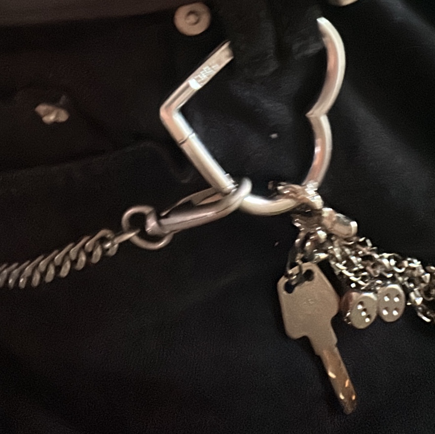 Human Made Heart Carabiner Silver 착용 스타일