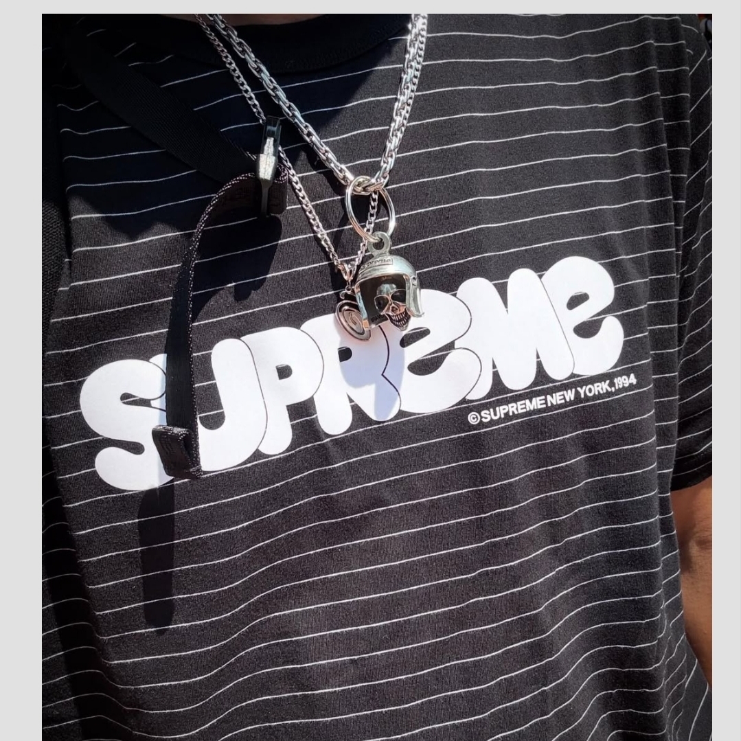 Supreme Bubble S/S Top Black - 25SS, Supreme Baggy Denim Shorts Bleached - 25SS 착용 스타일 - 5