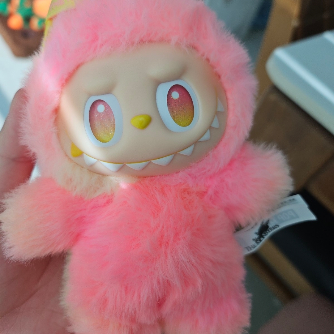 Pop Mart Labubu The Monsters Highlight Series Sealed Case (1 Blind Box) 착용 스타일