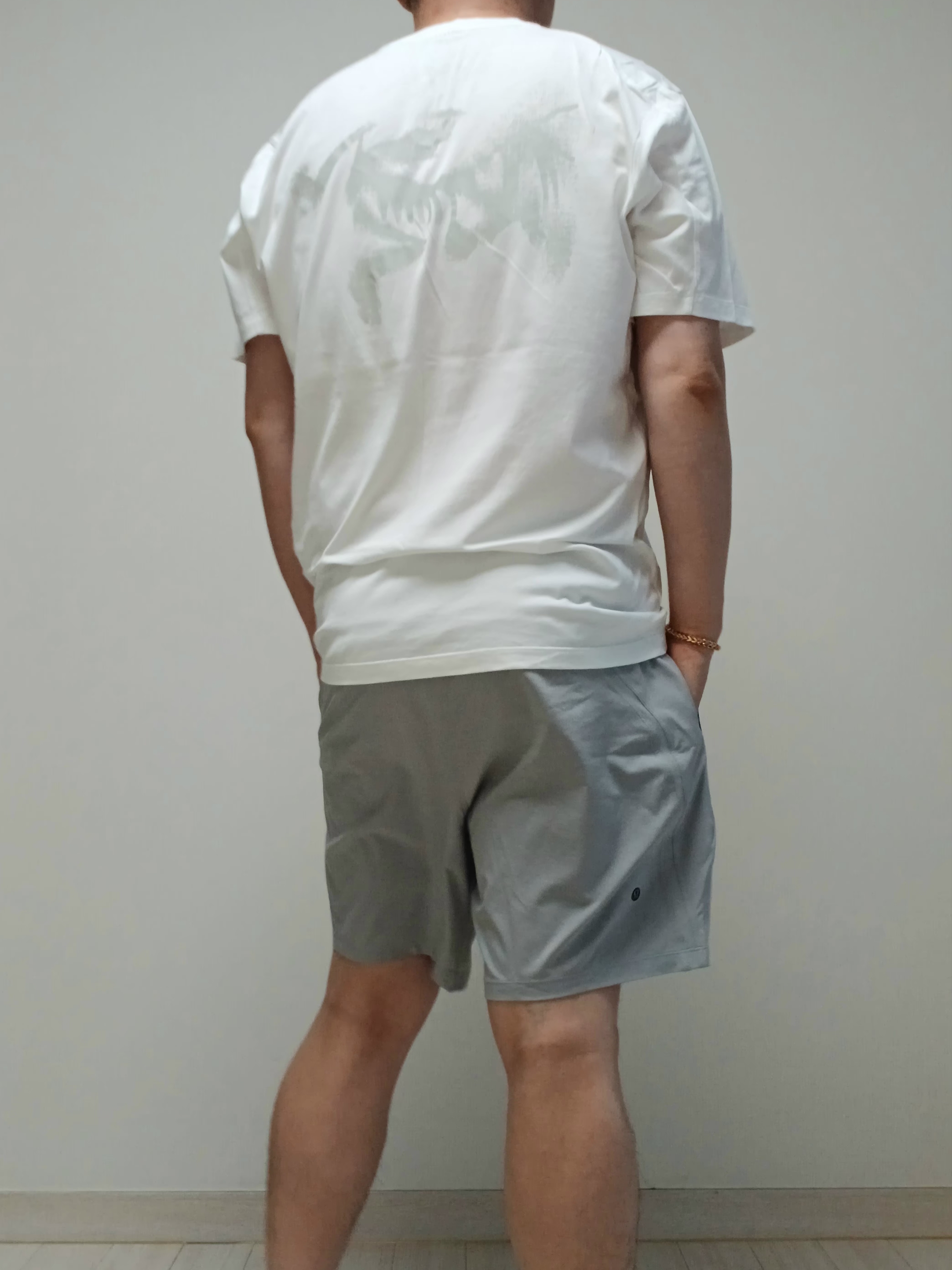 Arc'teryx Kragg SL Cotton Blurred Bird SS T-Shirt White Light Atmos, Hoka Ora Athletic Slide Black White 착용 스타일 - 1