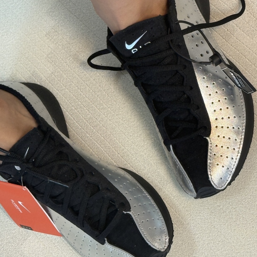 (W) Nike Air Superfly Metallic Silver and Black 착용 스타일 - 1