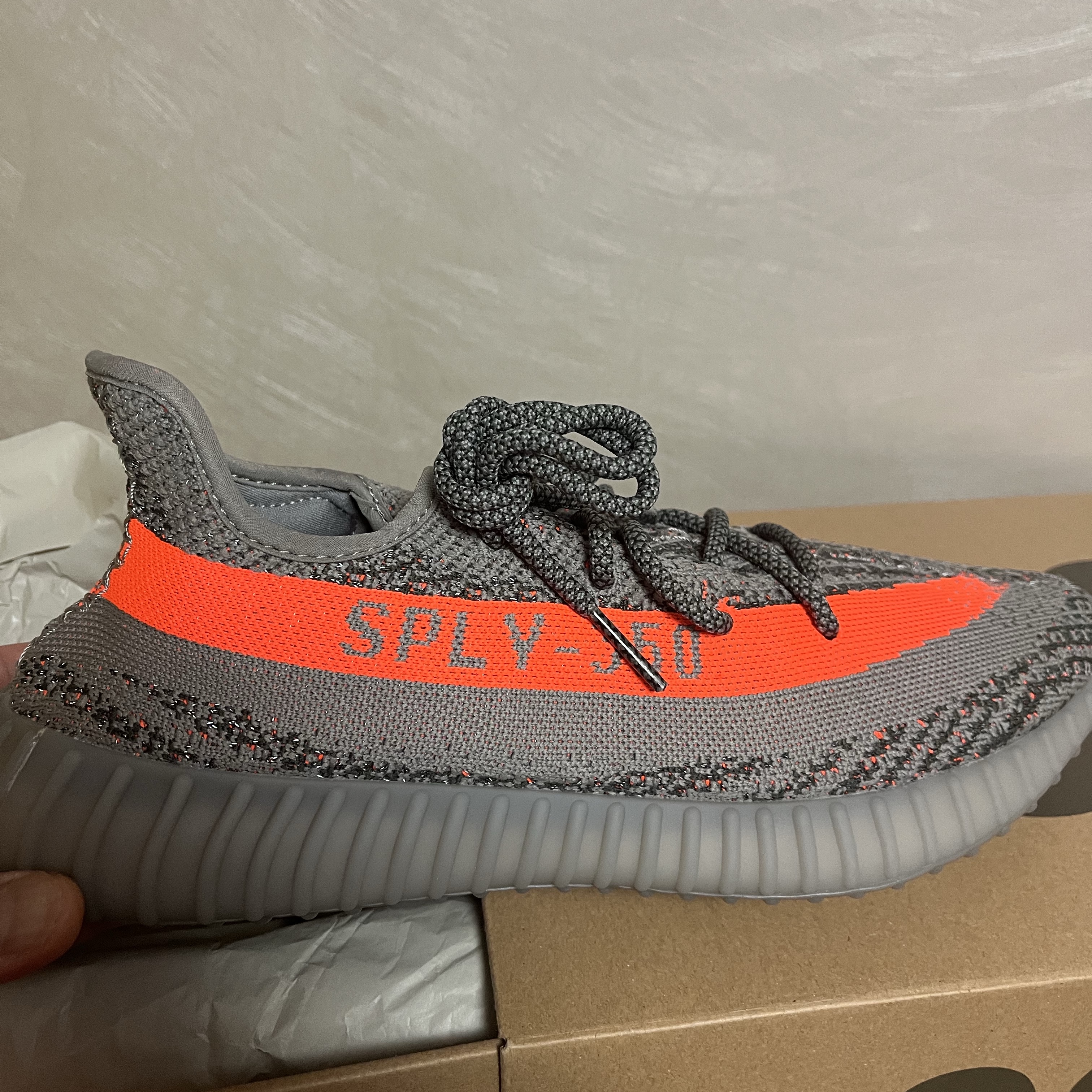 Adidas Yeezy Boost 350 V2 Beluga - Reflective 착용 스타일