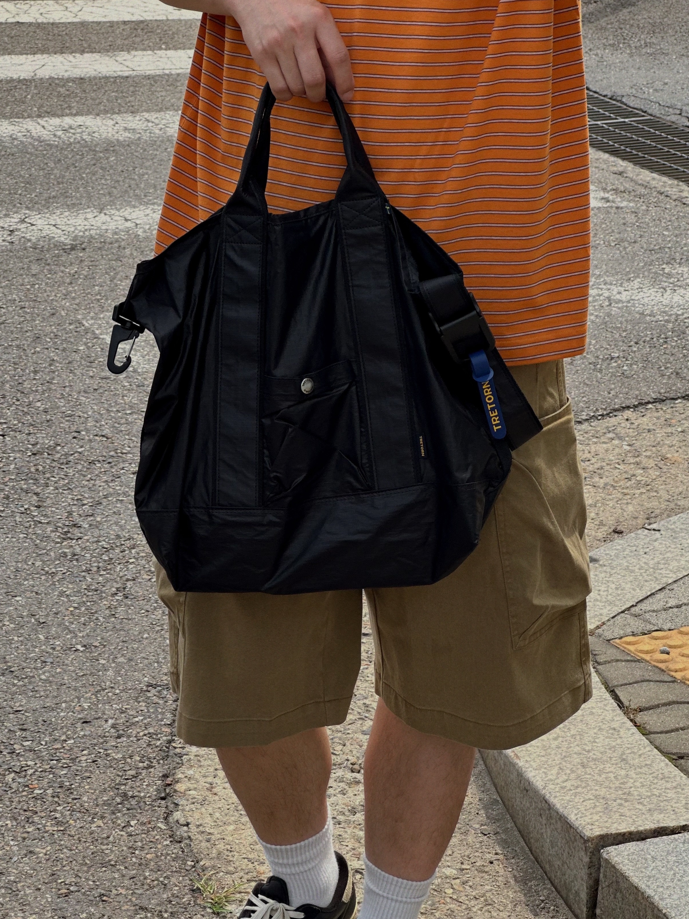 Tretorn Nylon Rip Tote Bag Black 착용 스타일 - 1