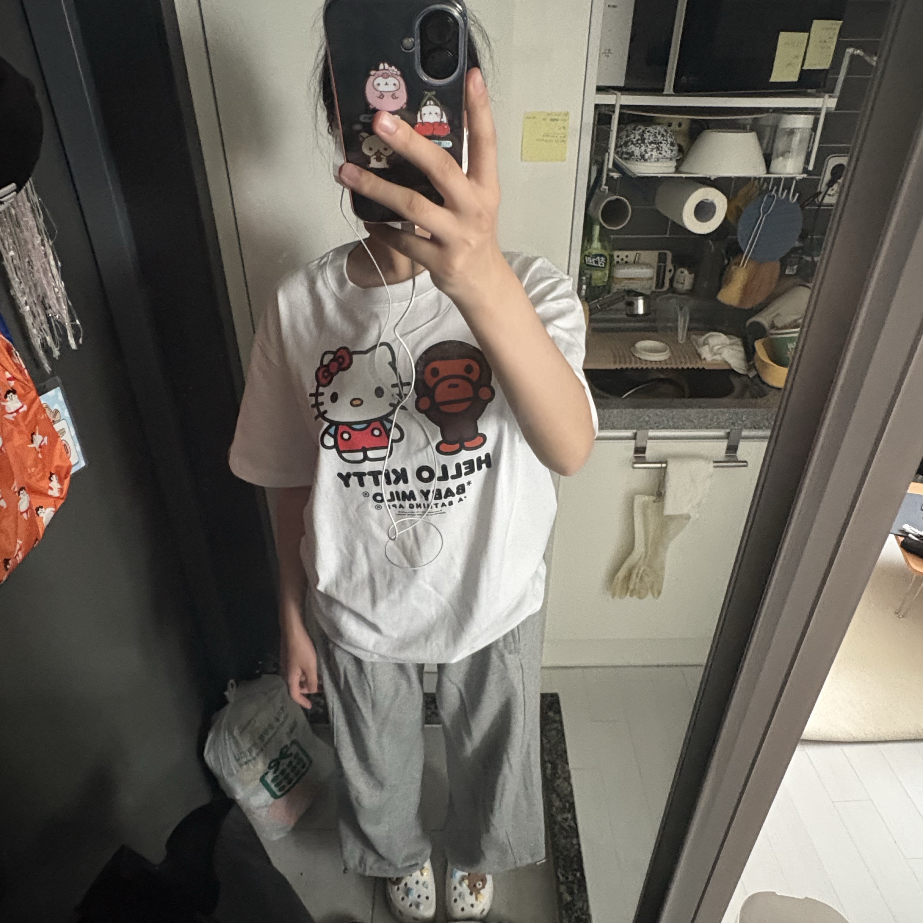 BAPE Baby Milo x Hello Kitty T-Shirt White 착용 스타일