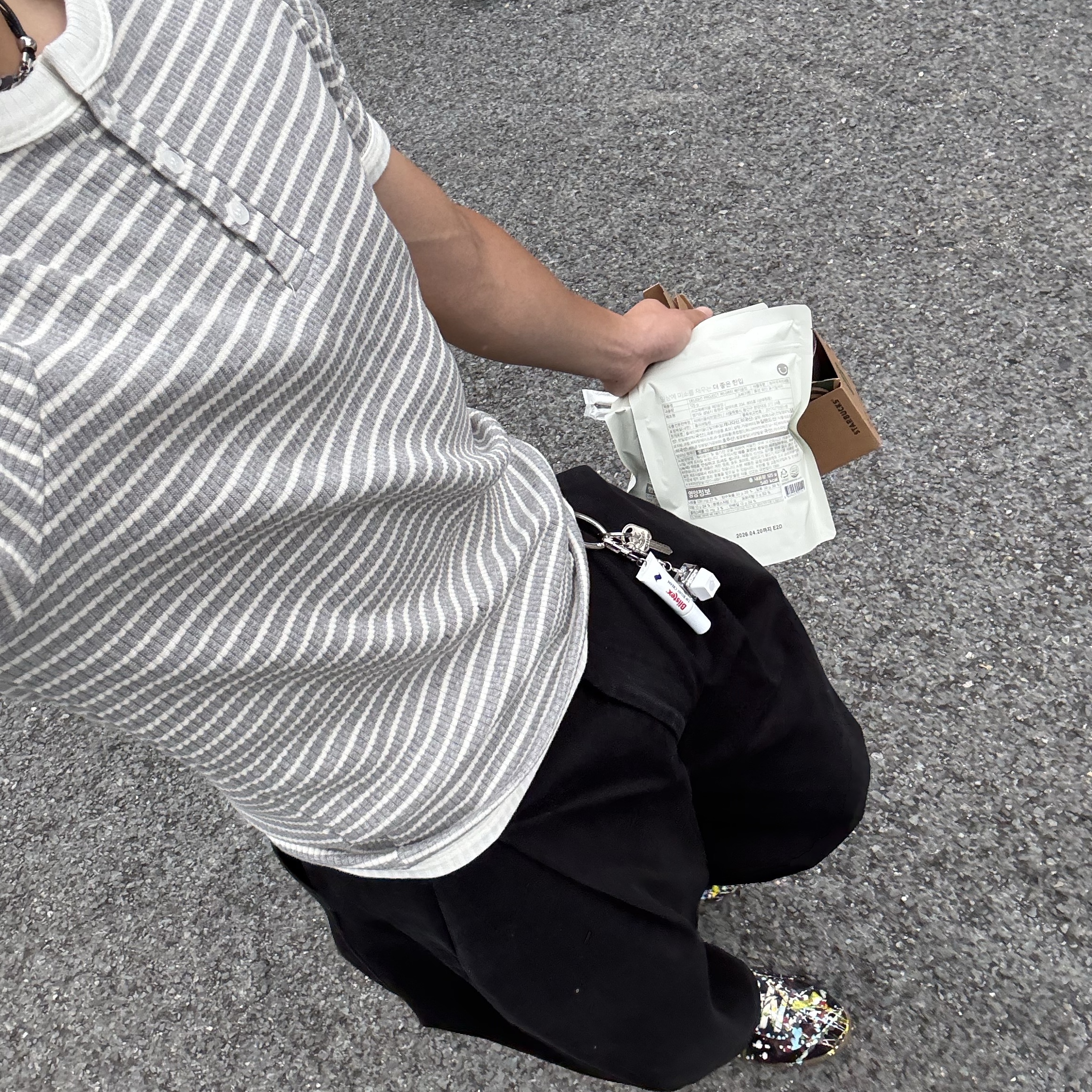 Maison Margiela Replica Paint Drop Sneakers Black, Sentiments No.350 Necklace Silver 착용 스타일