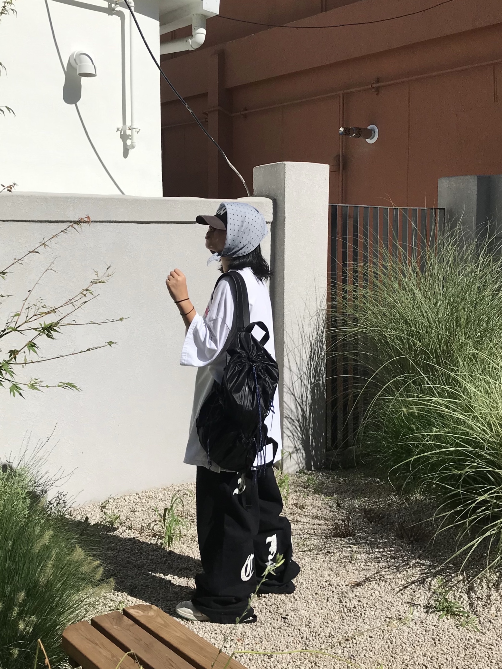 Tretorn Nylon Rip Backpack Black 착용 스타일 - 3