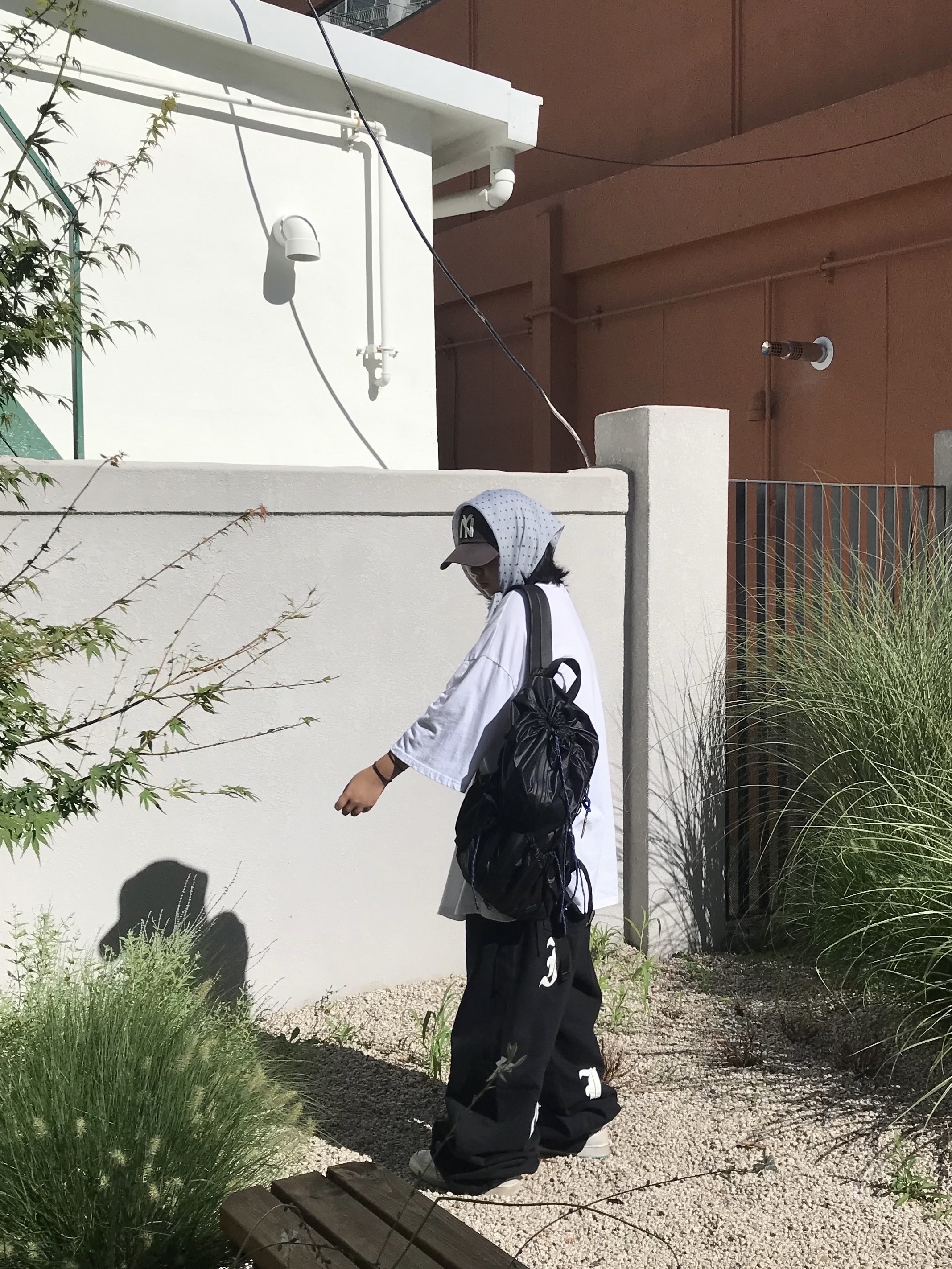 Tretorn Nylon Rip Backpack Black 착용 스타일 - 7