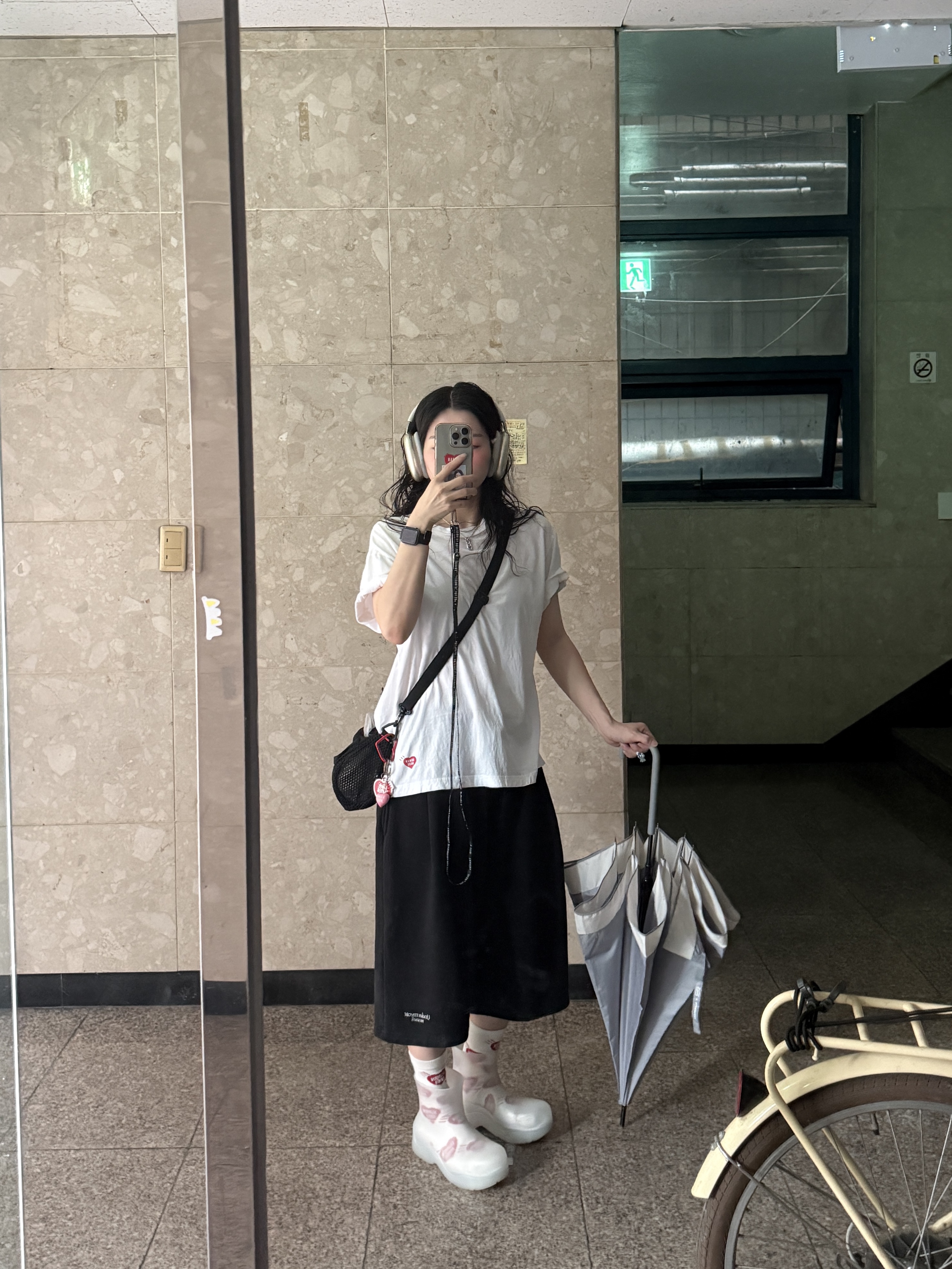 (W) Bottega Veneta Puddle Ankle Glass, Apple AirPods Max Lightning Silver (Korean Ver.) 착용 스타일