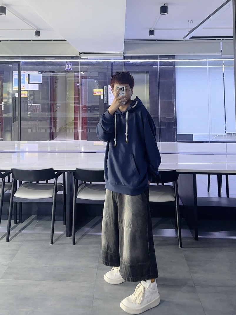 Converse x Drkshdw Turbowpn Egret, Louis Vuitton Cotton Jersey Hoodie Navy Blue 착용 스타일