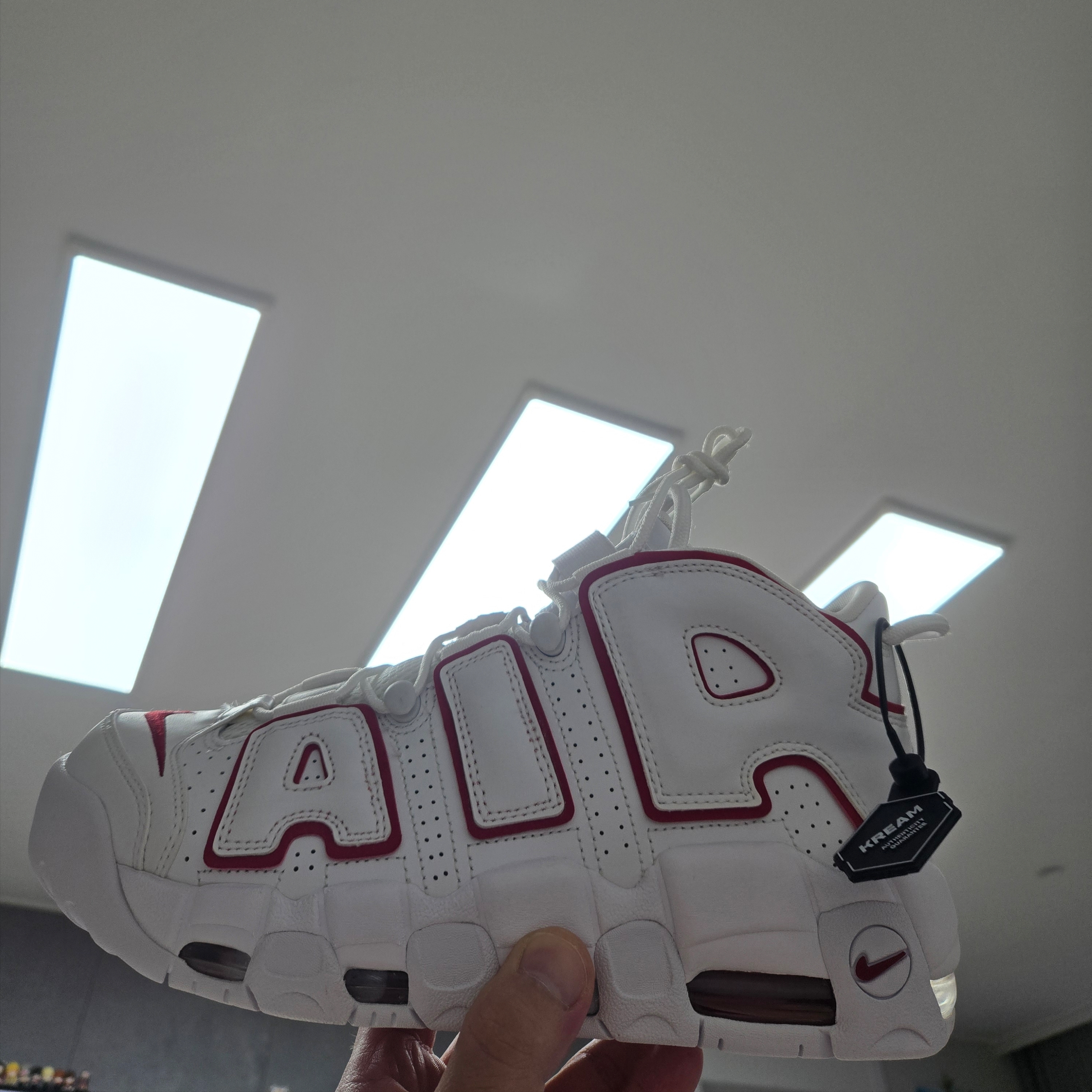 Nike Air More Uptempo White Varsity Red 2018 착용 스타일