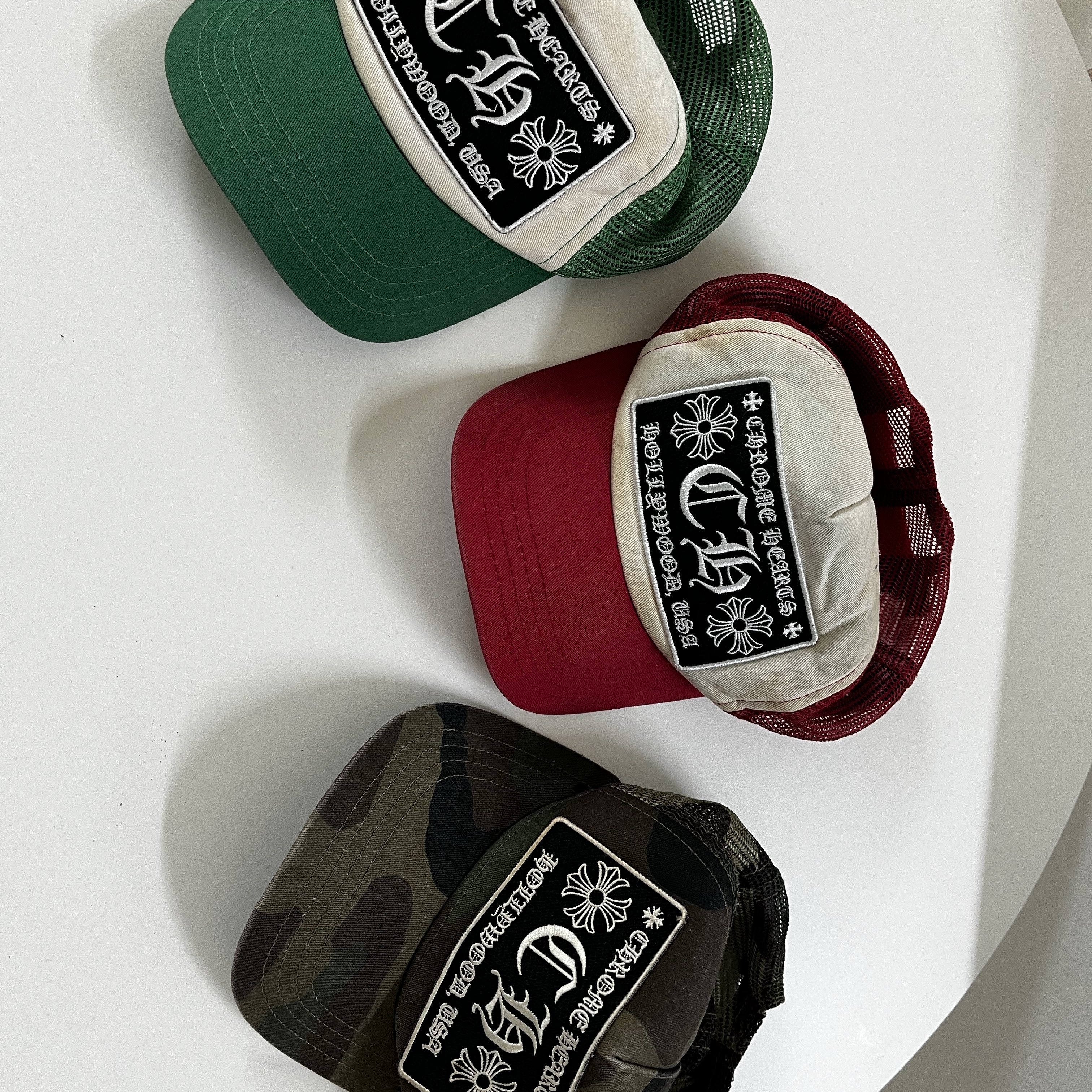 Chrome Hearts CH Hollywood Trucker Hat Red White, Chrome Hearts Fuck Hollywood Trucker Hat Camo 착용 스타일