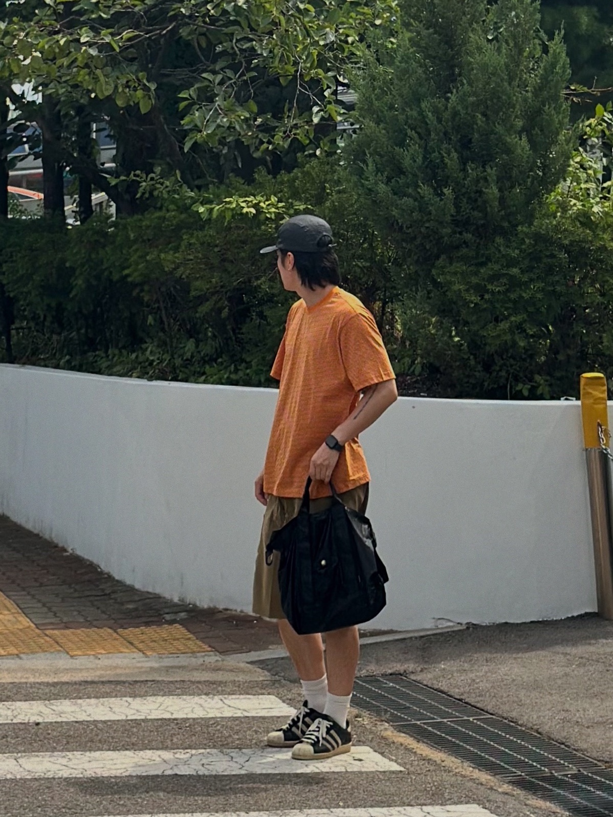 Tretorn Nylon Rip Tote Bag Black 착용 스타일 - 5