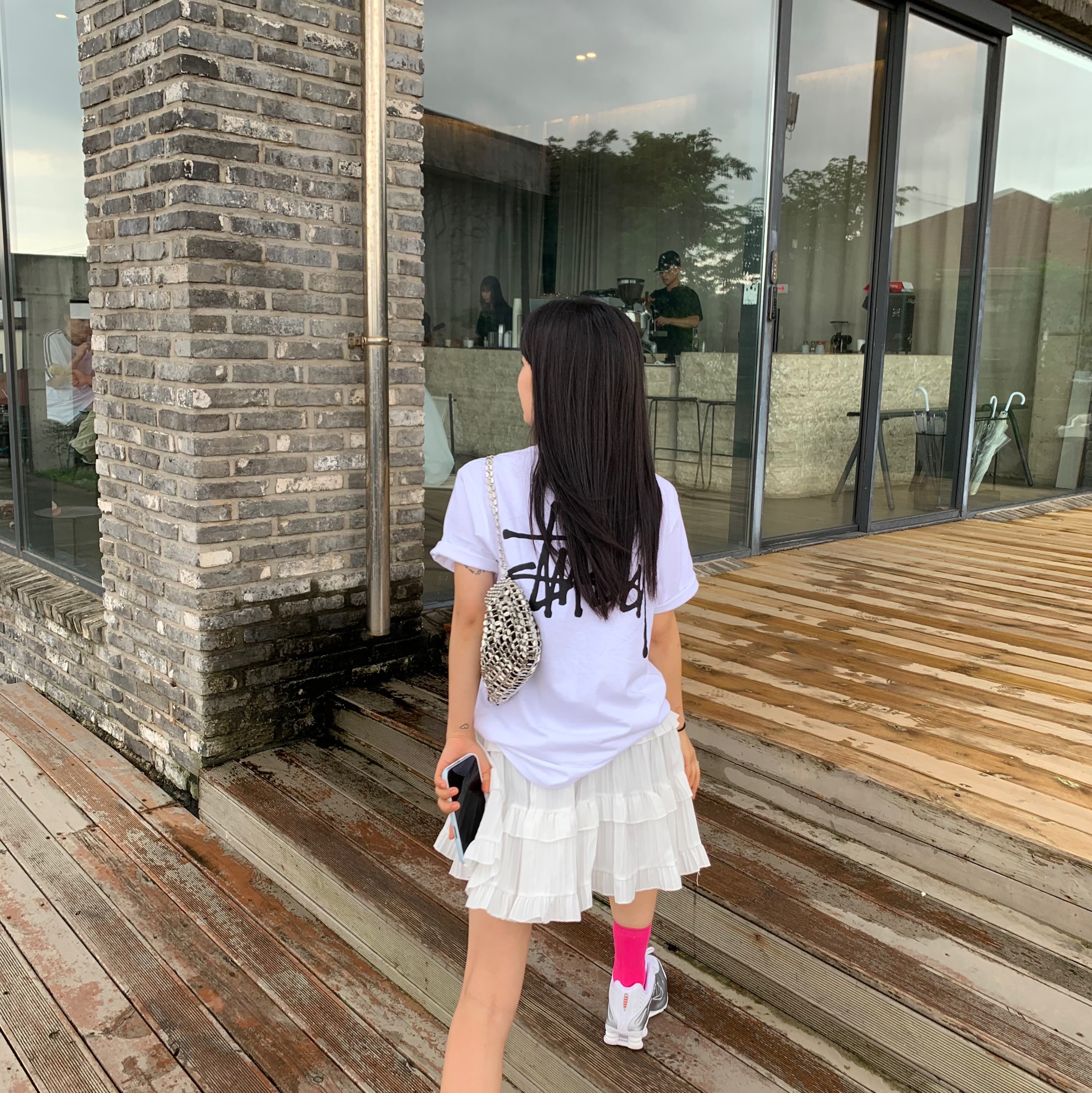 Stussy Basic Stussy T-Shirt White 2024, 2025, (W) Nike Shox R4 White Metallic Silver 착용 스타일 - 2