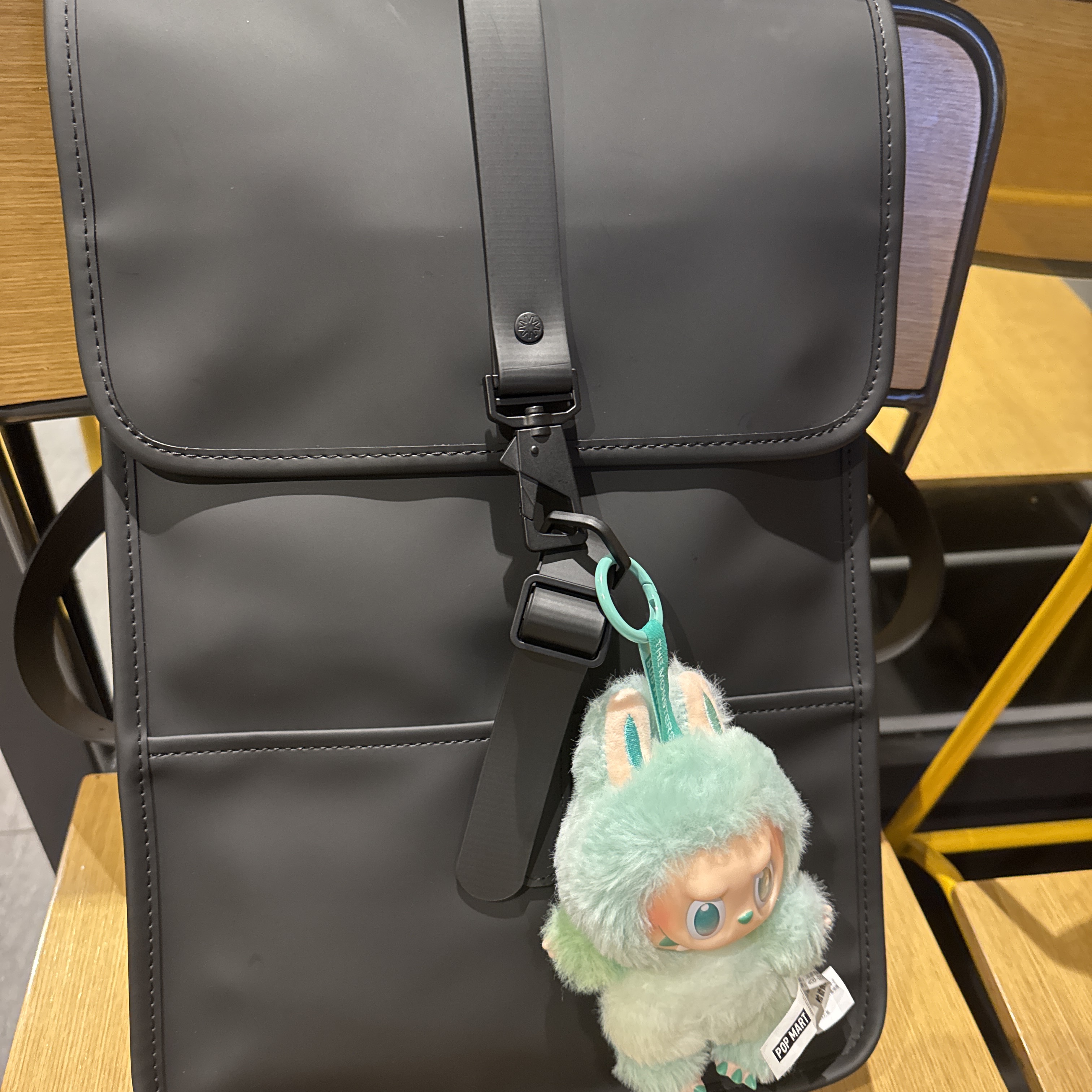 Pop Mart Labubu The Monsters Highlight Series Serenity Keyring (Opened Case) 착용 스타일