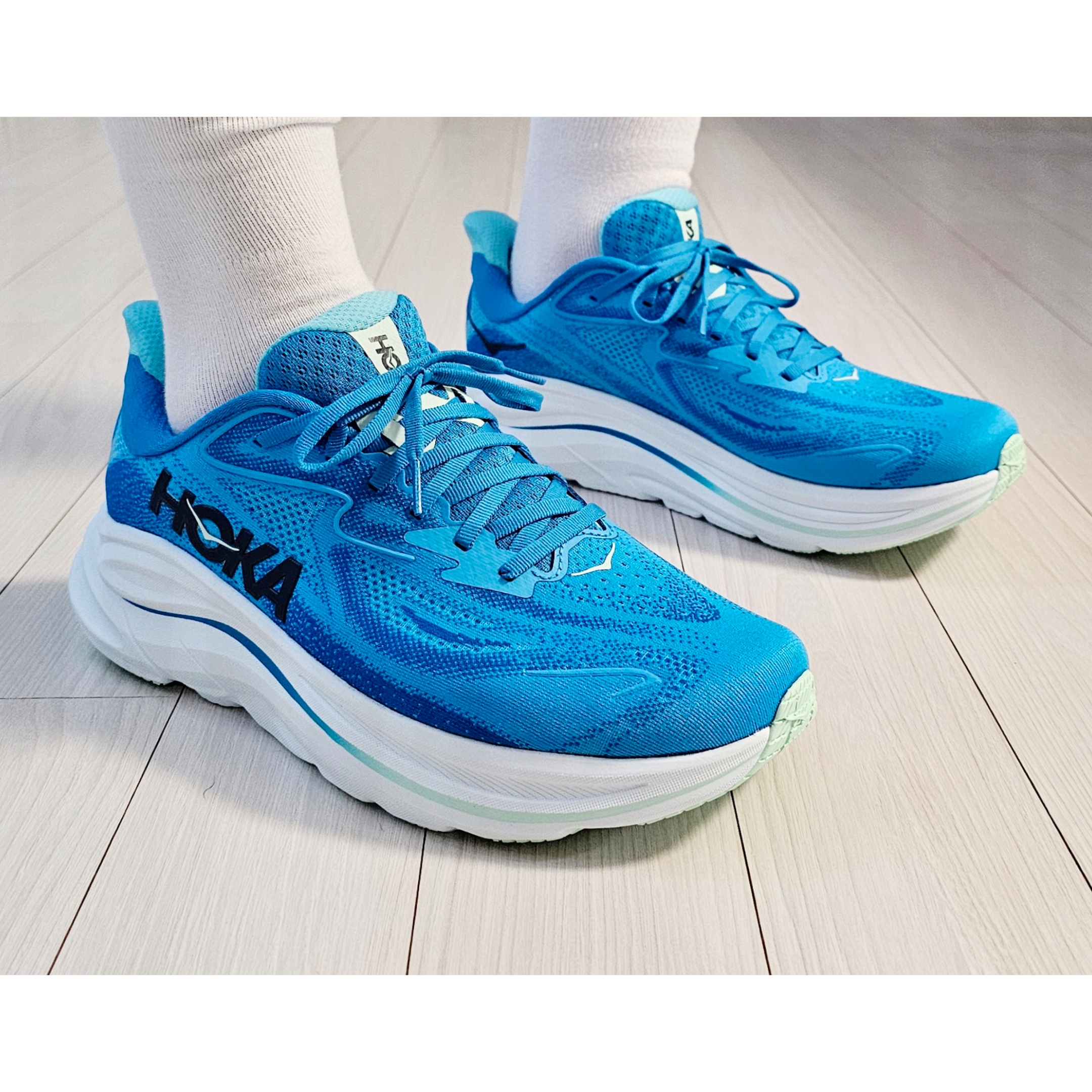 Hoka Clifton 10 Blue Skyward Blue - Wide 착용 스타일 - 1