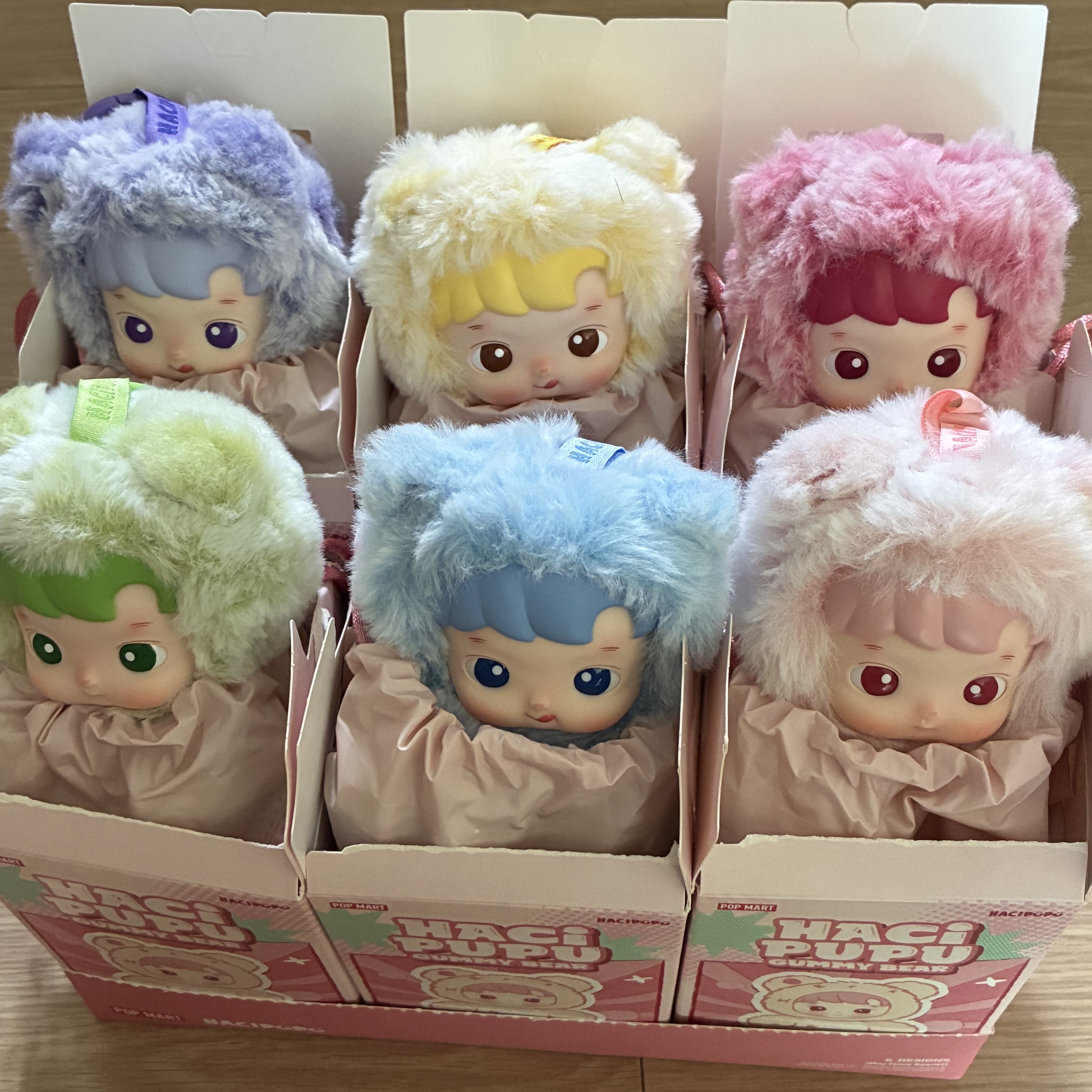 Pop Mart Hacipupu Gummy Bear Series Vinyl Plush Pendant (6 Blind Boxes) 착용 스타일