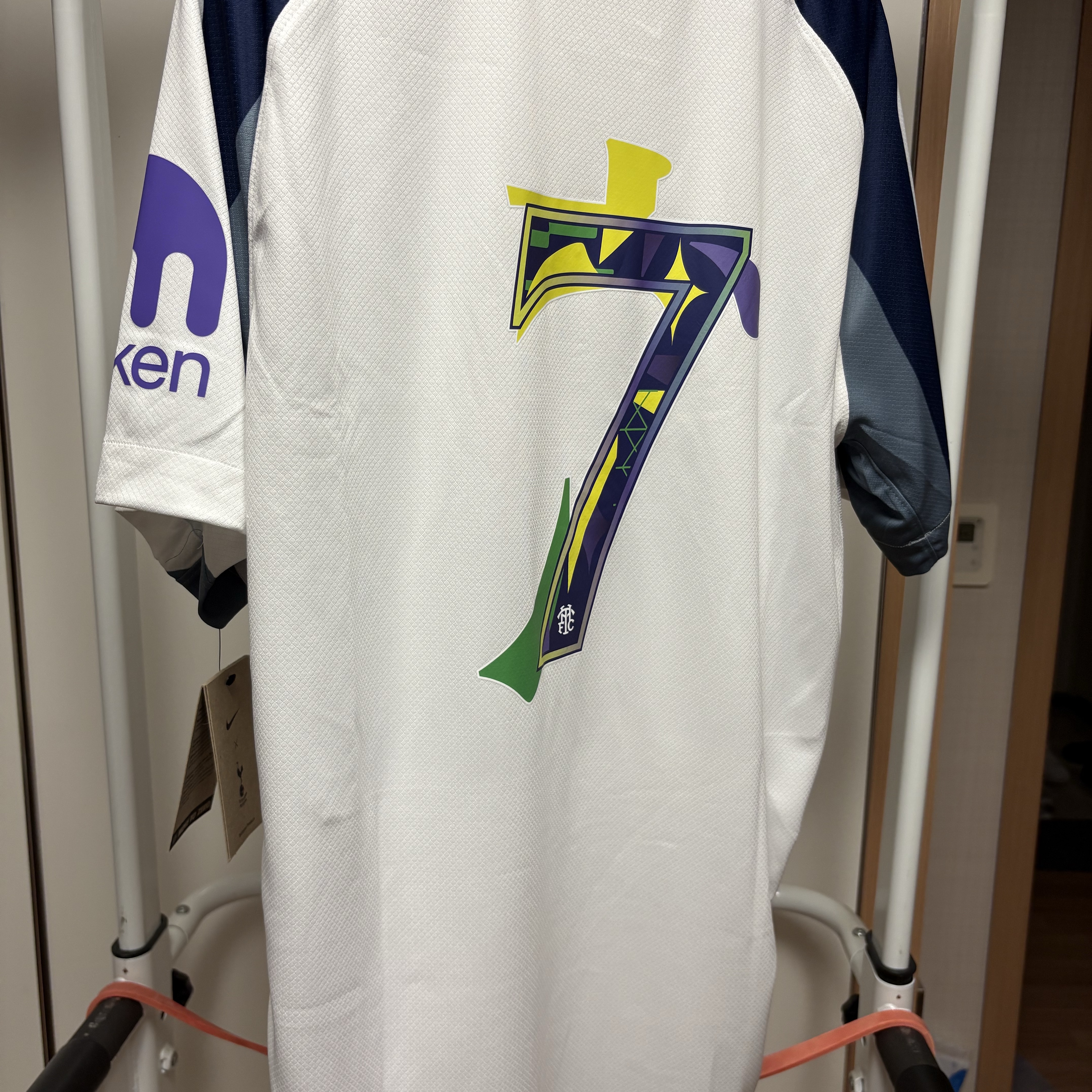 Nike Tottenham Hotspur 2025/26 Stadium Home Dri-Fit Football Replica Jersey White Light Iron Ore (Non Marking Ver.) 착용 스타일