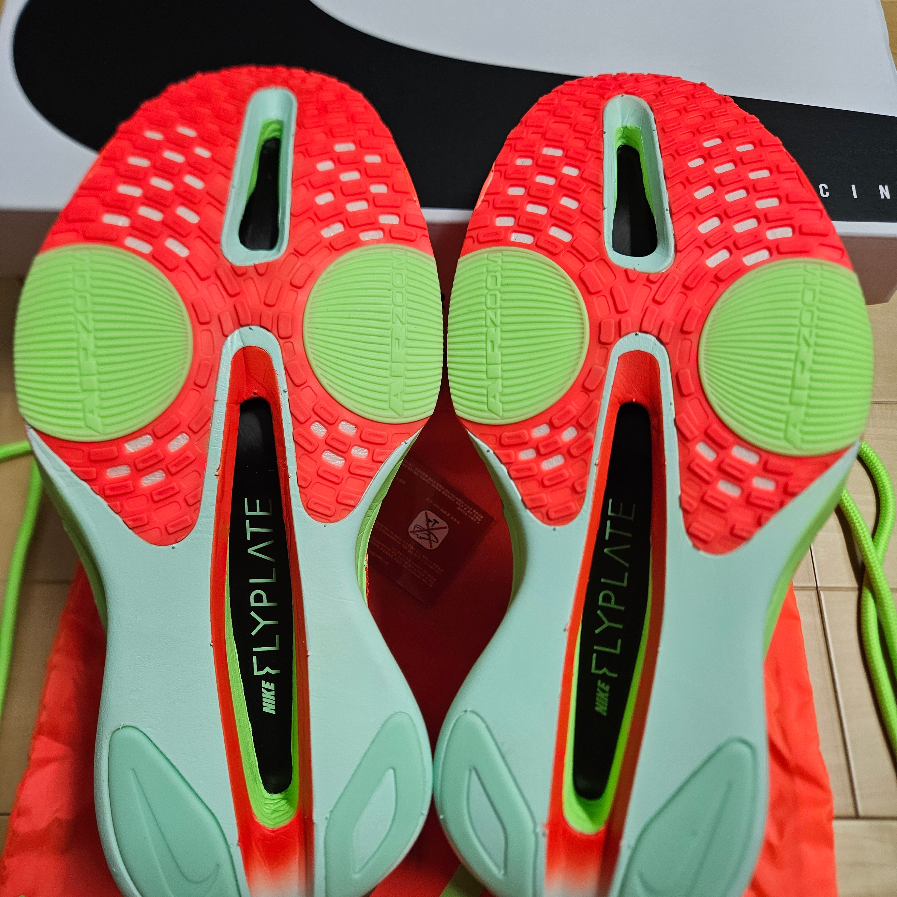 Nike Air Zoom Alphafly Next% 3 Bright Crimson Lime Blast 착용 스타일 - 10
