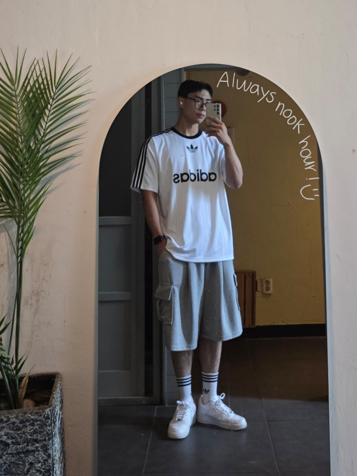 Adidas Adicolor T-Shirt White Black - KR Sizing 착용 스타일 - 2