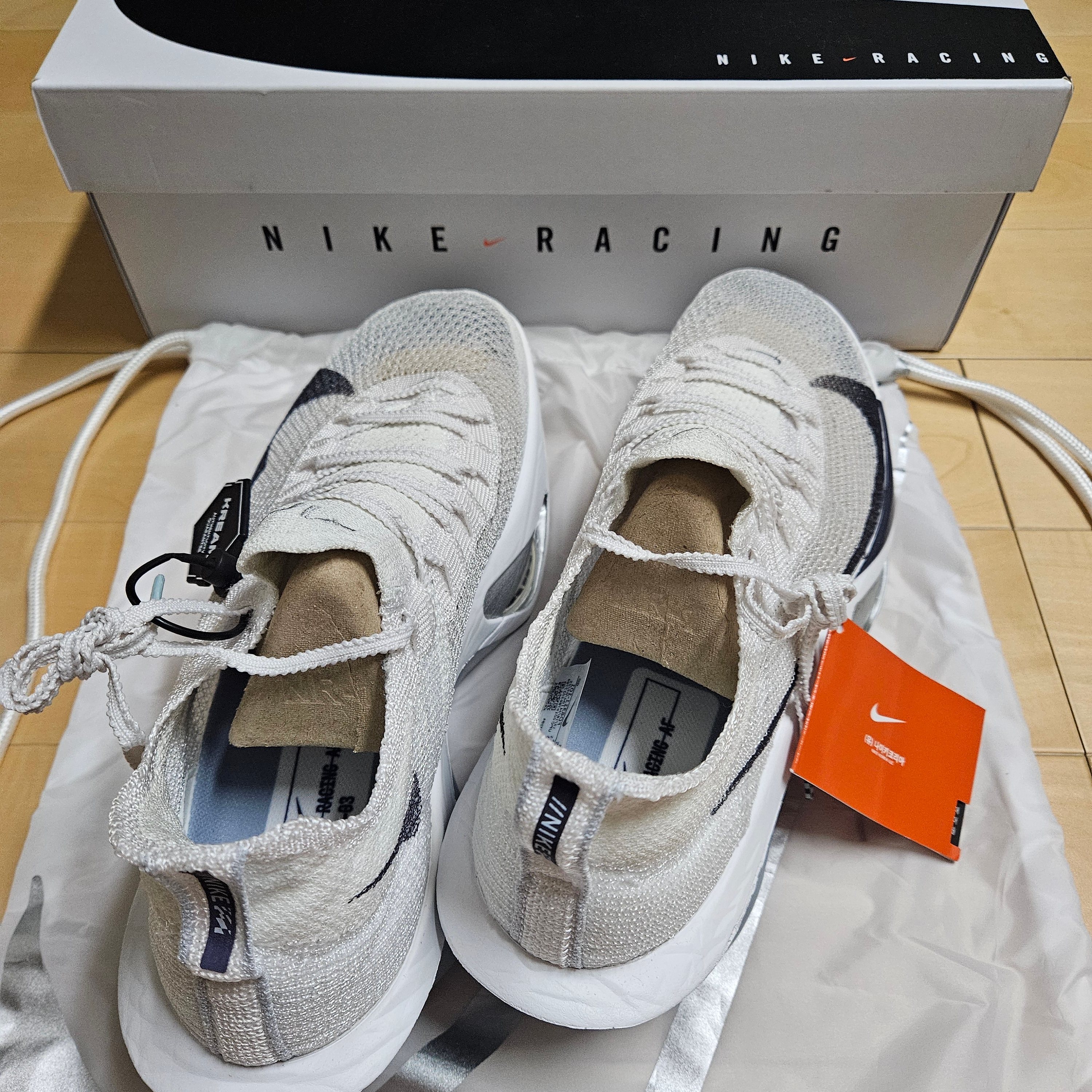 Nike Air Zoom Alphafly Next% 3 White Pure Platinum 착용 스타일 - 4