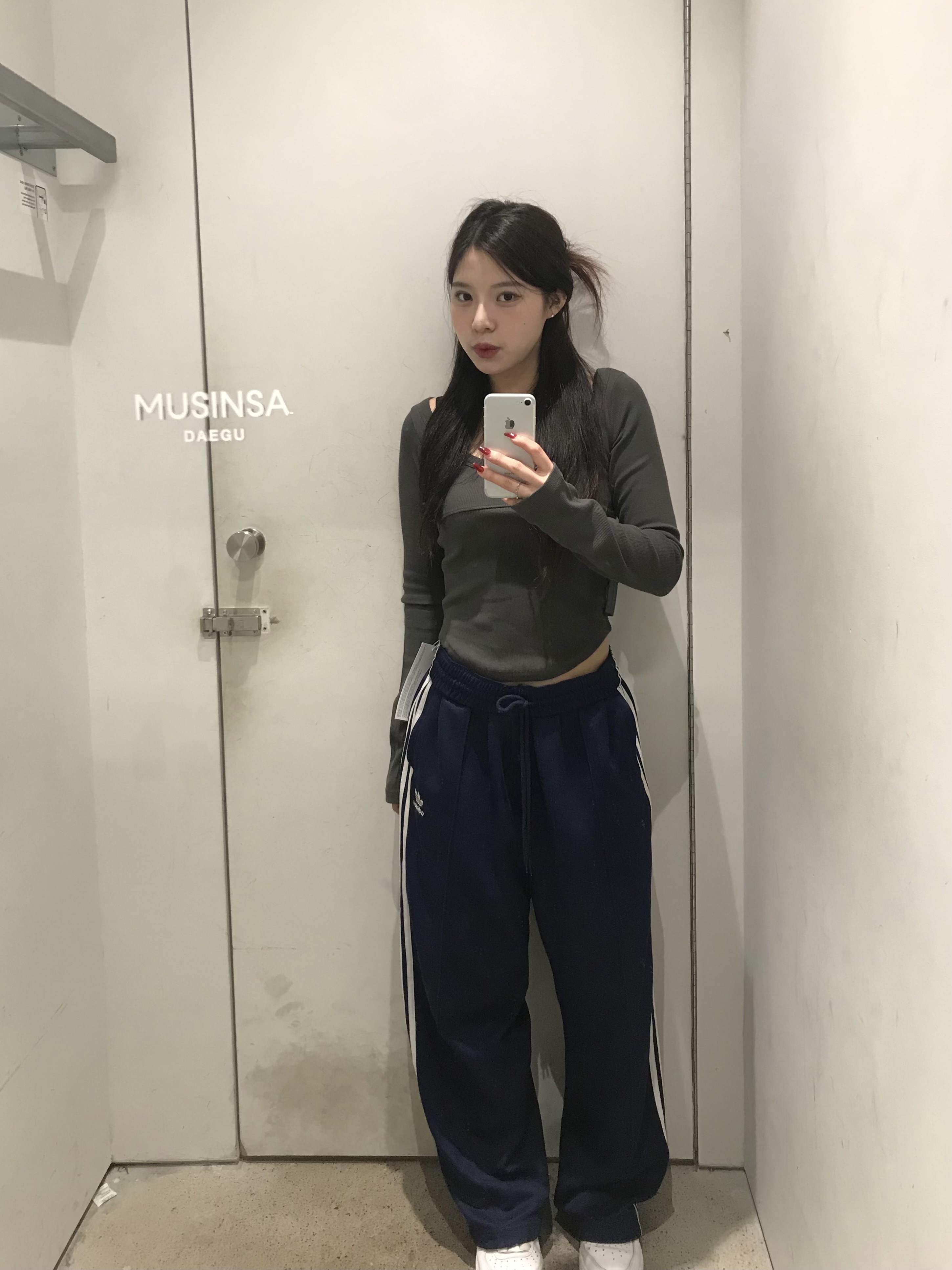 (W) Adidas Originals Firebird Loose Track Pants Dark Blue - KR Sizing, Nike Air Force 1 High '07 Triple White 착용 스타일