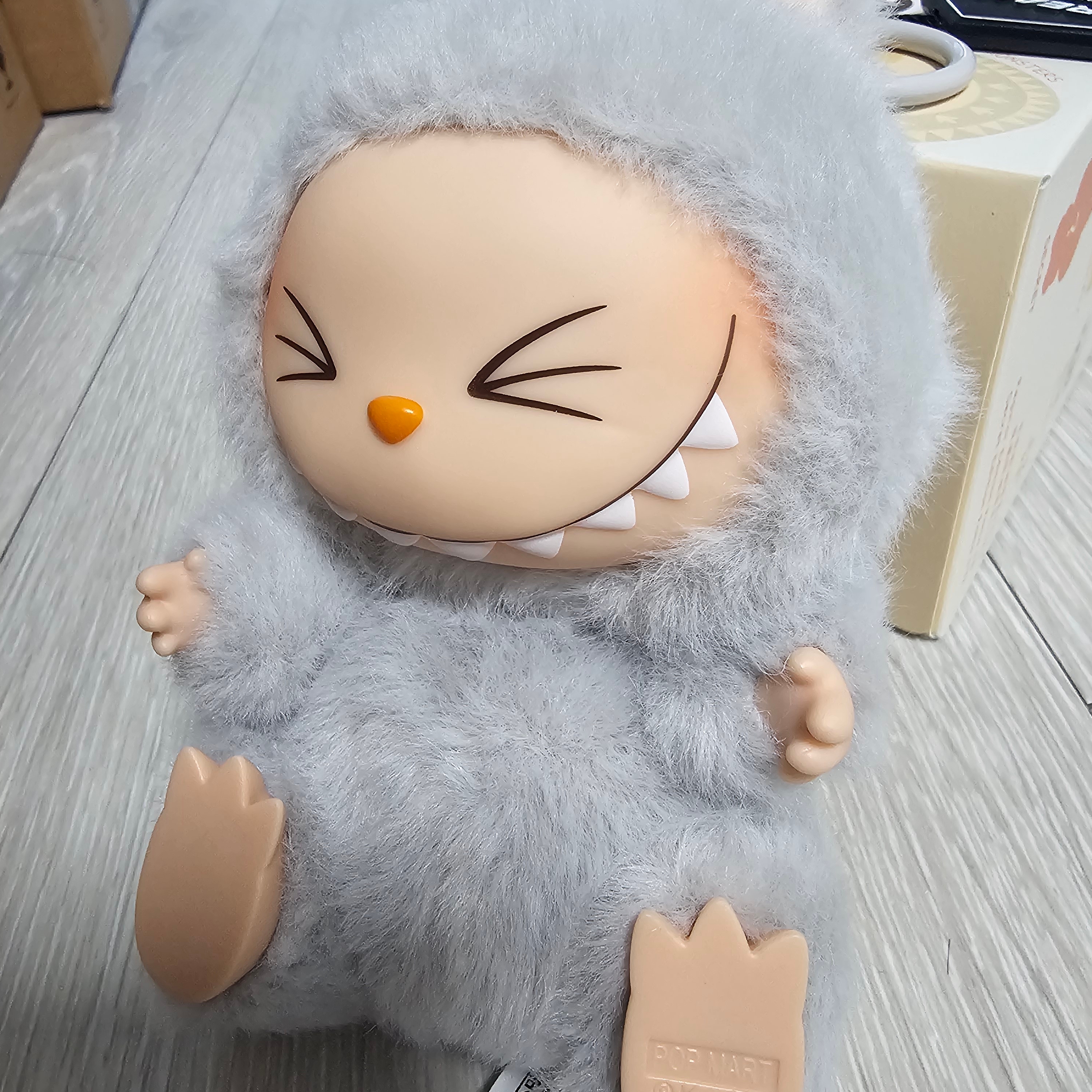 Pop Mart Labubu Let's Play Together Doll Series Sisi Keyring (Opened Case) 착용 스타일 - 4