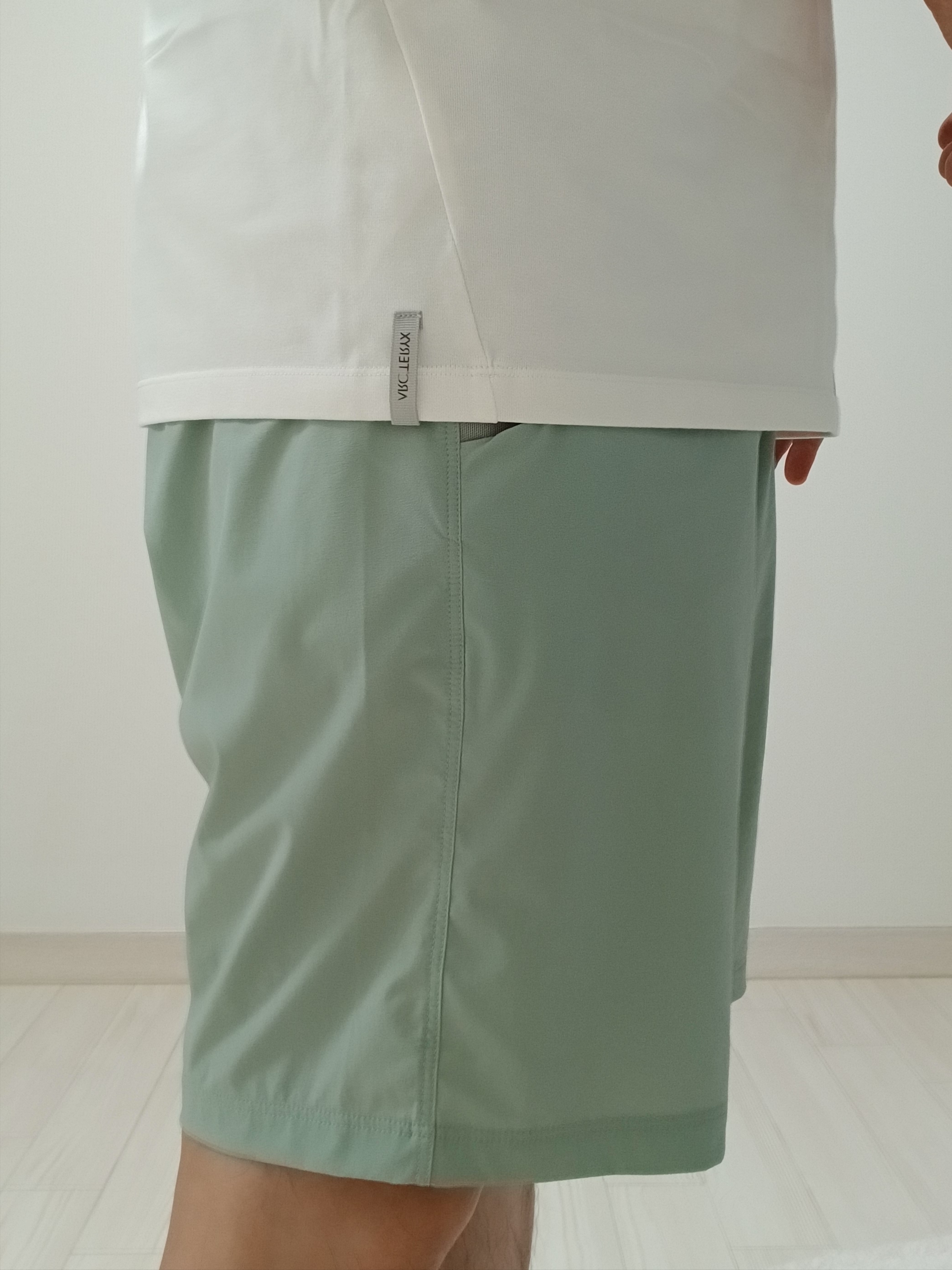 Arc'teryx Captive Arc'word SS T-Shirt White Light, Hoka Ora Athletic Slide Black White 착용 스타일 - 3