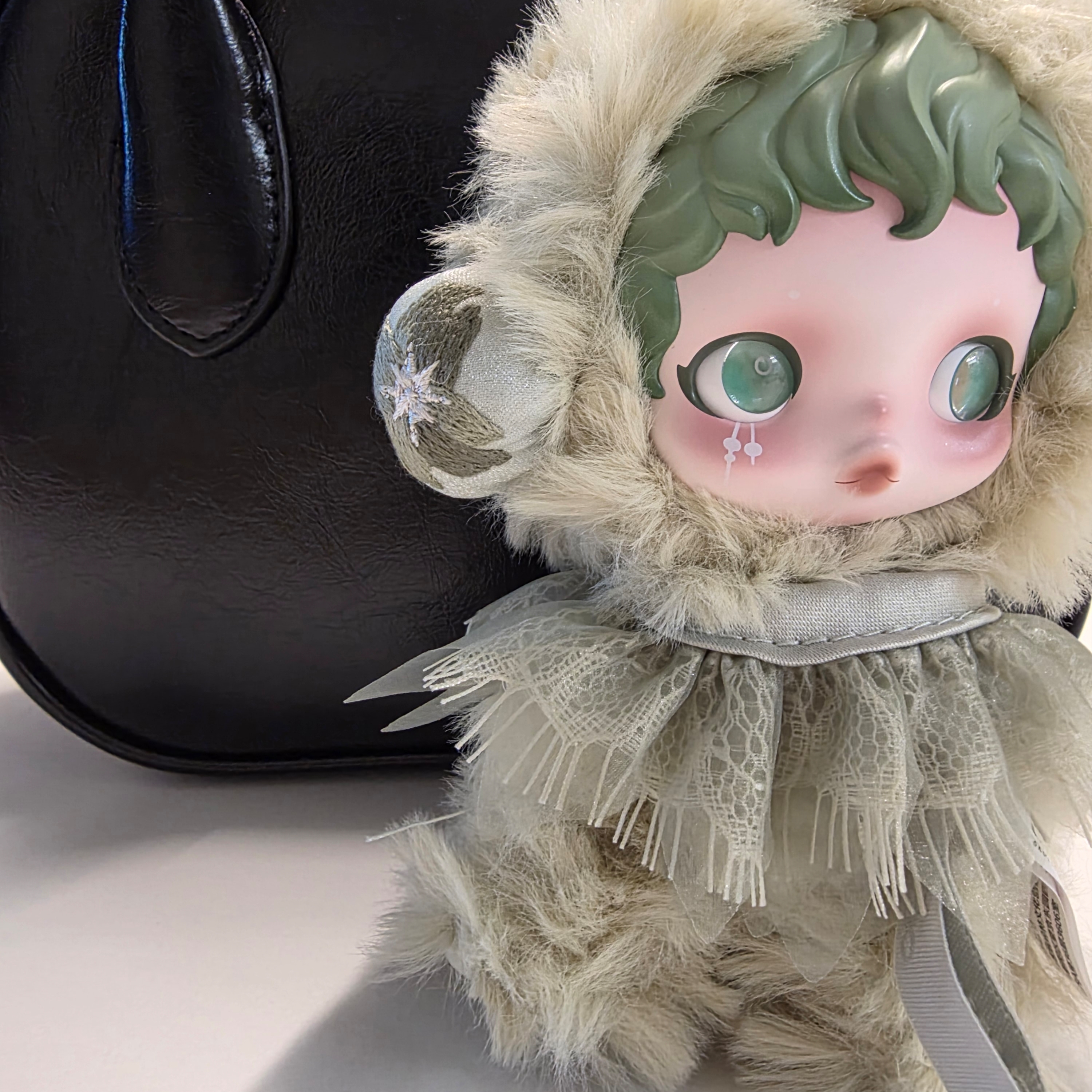 Pop Mart Skullpanda L’Impressionnisme Series Plush Doll Pond (Opened Case) 착용 스타일