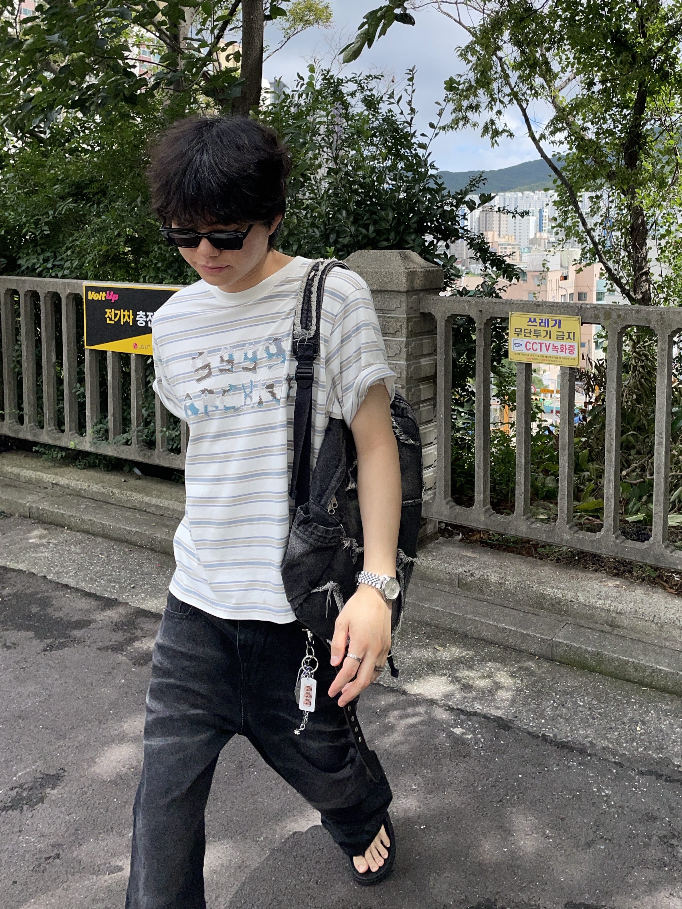 Kamien Cross Dart Denim Jean Blue, ALEXII Too Much Keyring Ver.2 착용 스타일 - 2