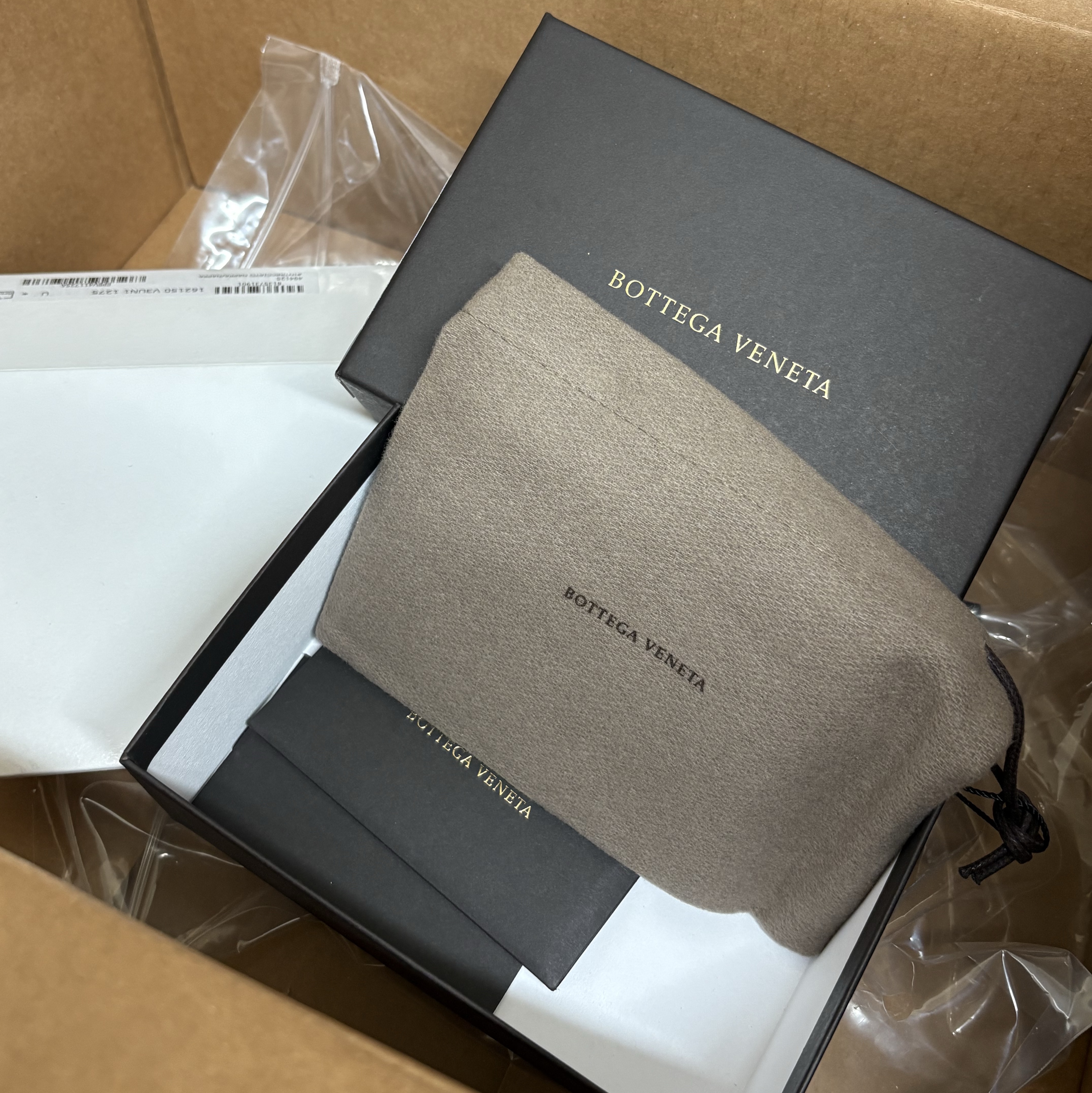 Bottega Veneta Credit Card Case Black 착용 스타일 - 2