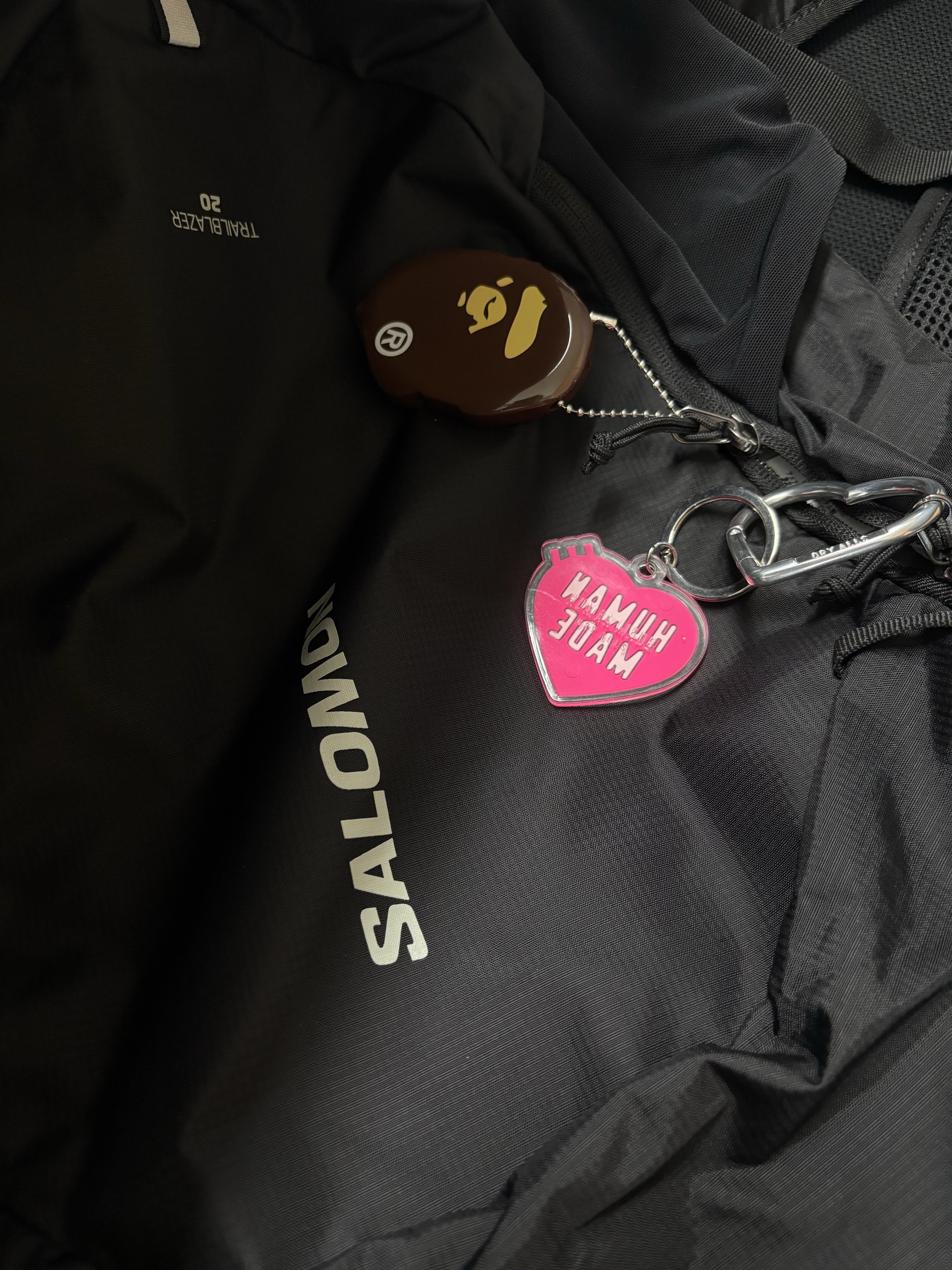Salomon Trailblazer 20 Black, Human Made Heart Carabiner Silver 착용 스타일