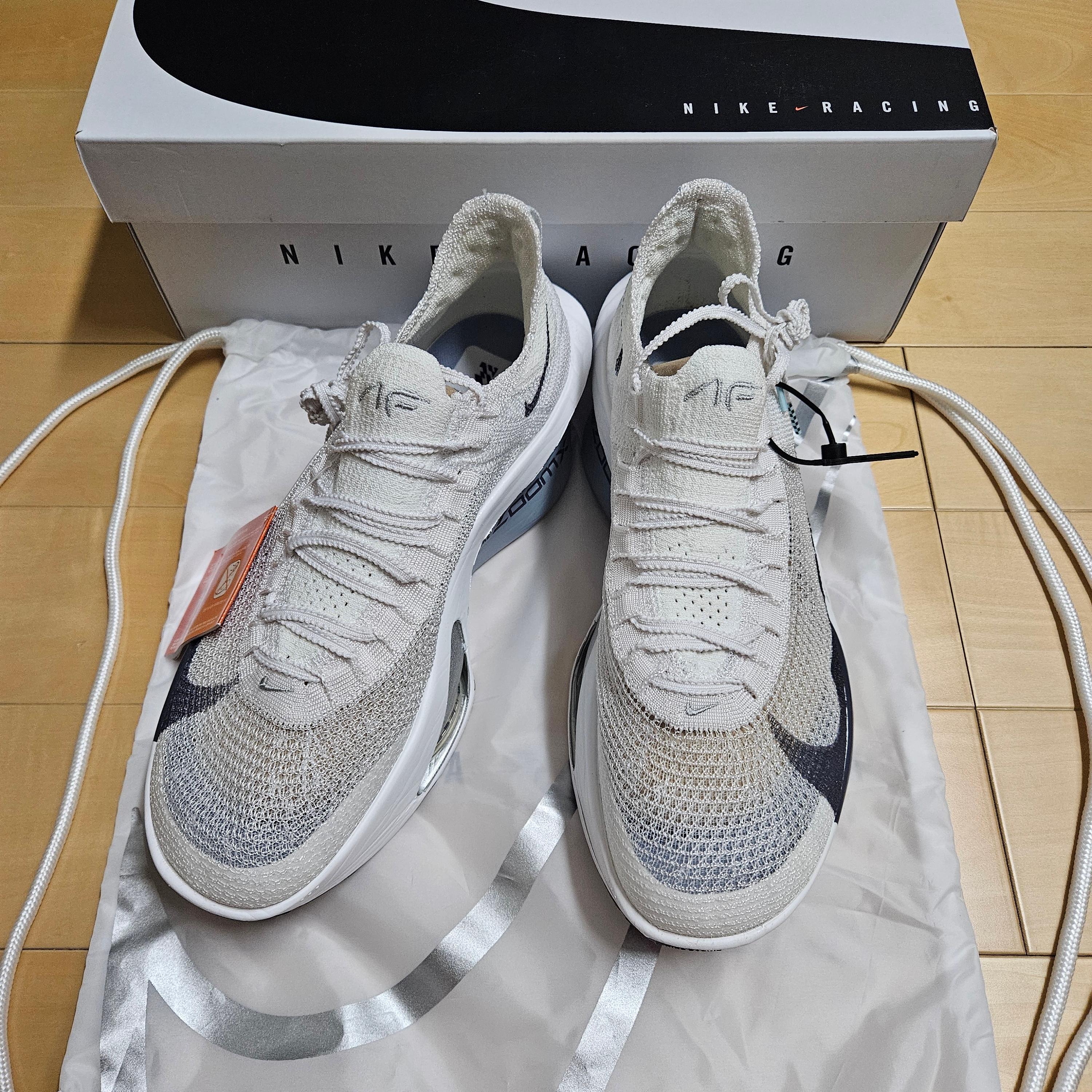 Nike Air Zoom Alphafly Next% 3 White Pure Platinum 착용 스타일 - 3