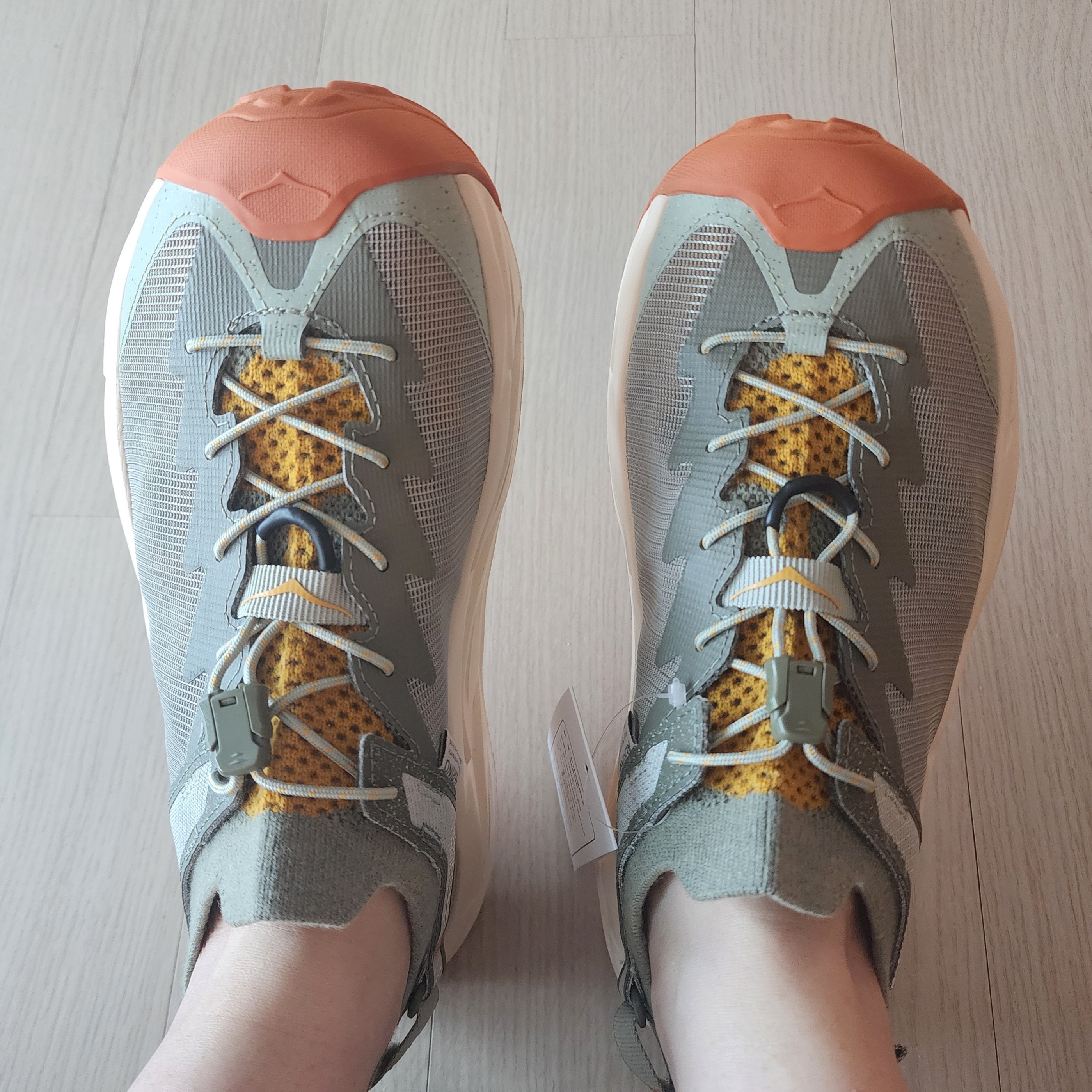Hoka Hopara 2 Aerino Sea Moss Vanilla 착용 스타일 - 1