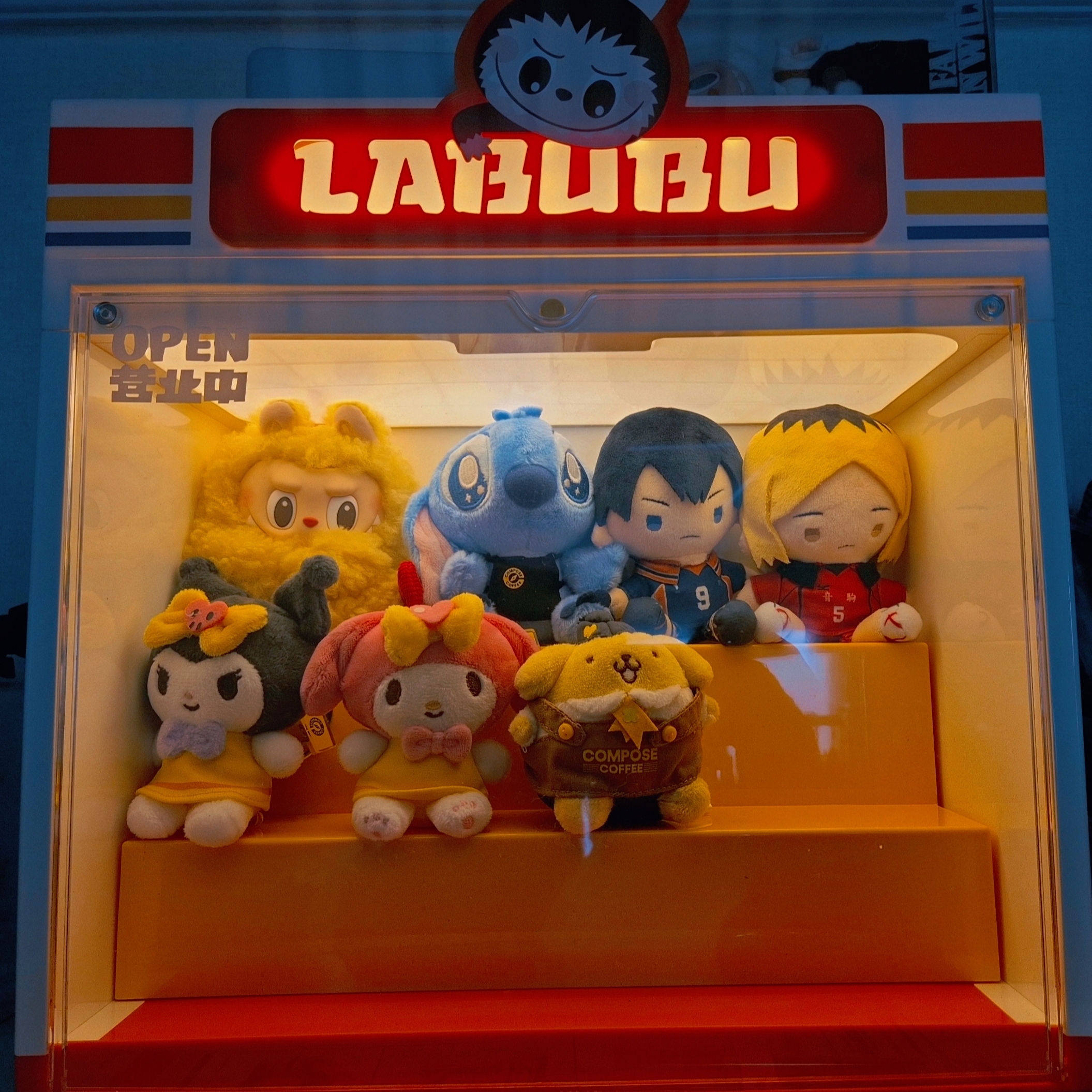 Pop Mart Labubu The Monsters Wacky Mart Series Display Container, Pop Mart Labubu The Monsters Wacky Mart Series Earphone Case 착용 스타일