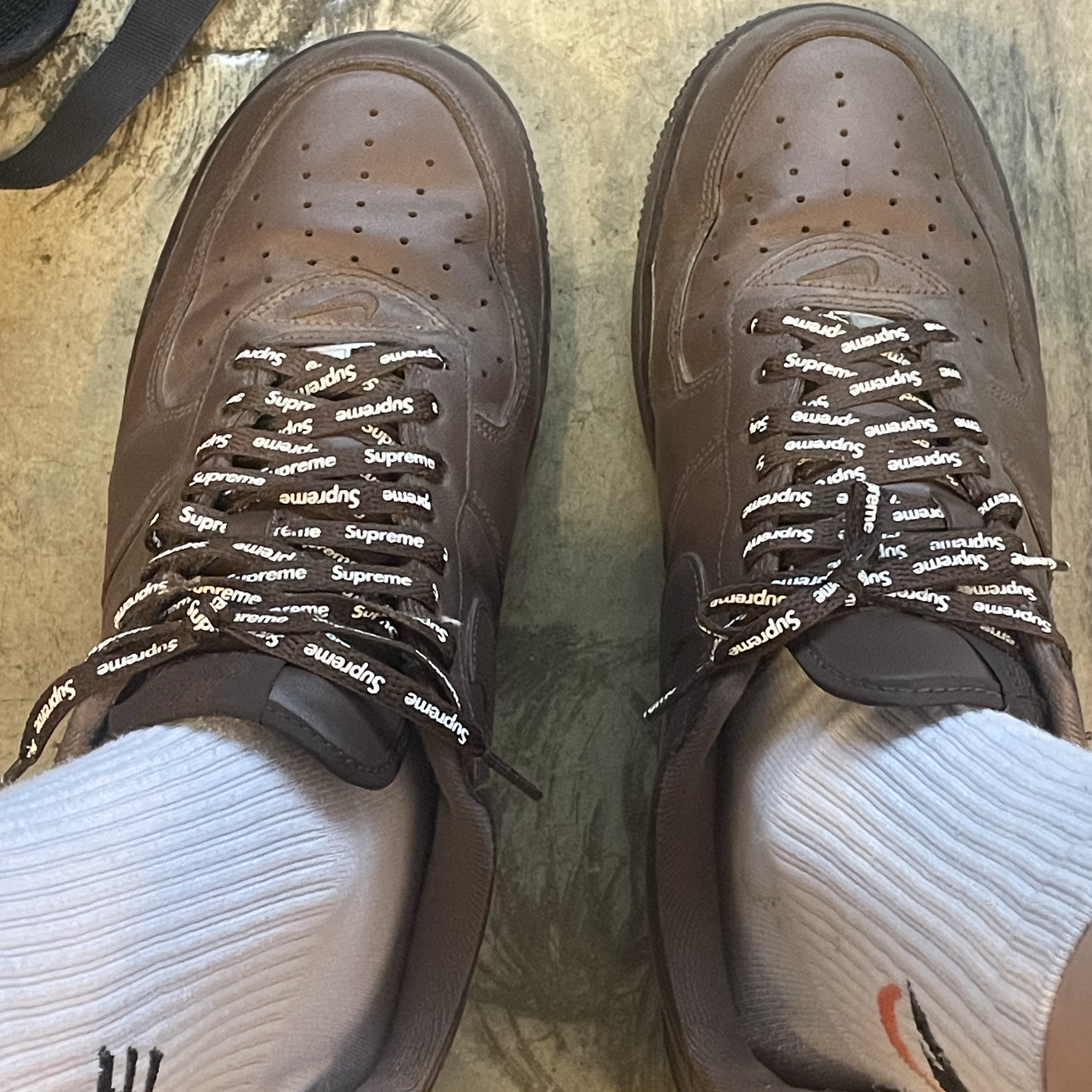 Nike x Supreme Air Force 1 Low Baroque Brown 착용 스타일