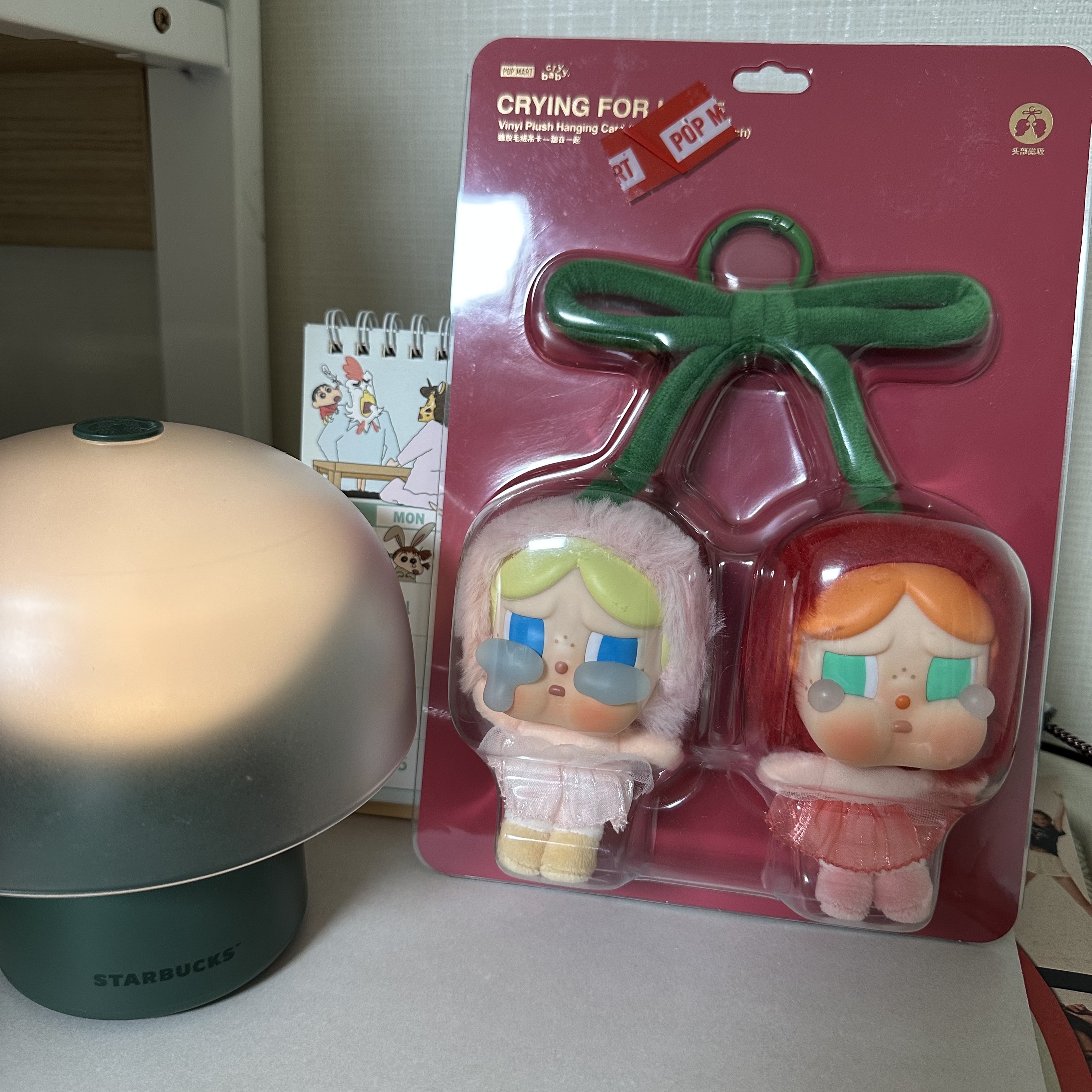 Pop Mart Crybaby Crying For Love Series Vinyl Plush 착용 스타일