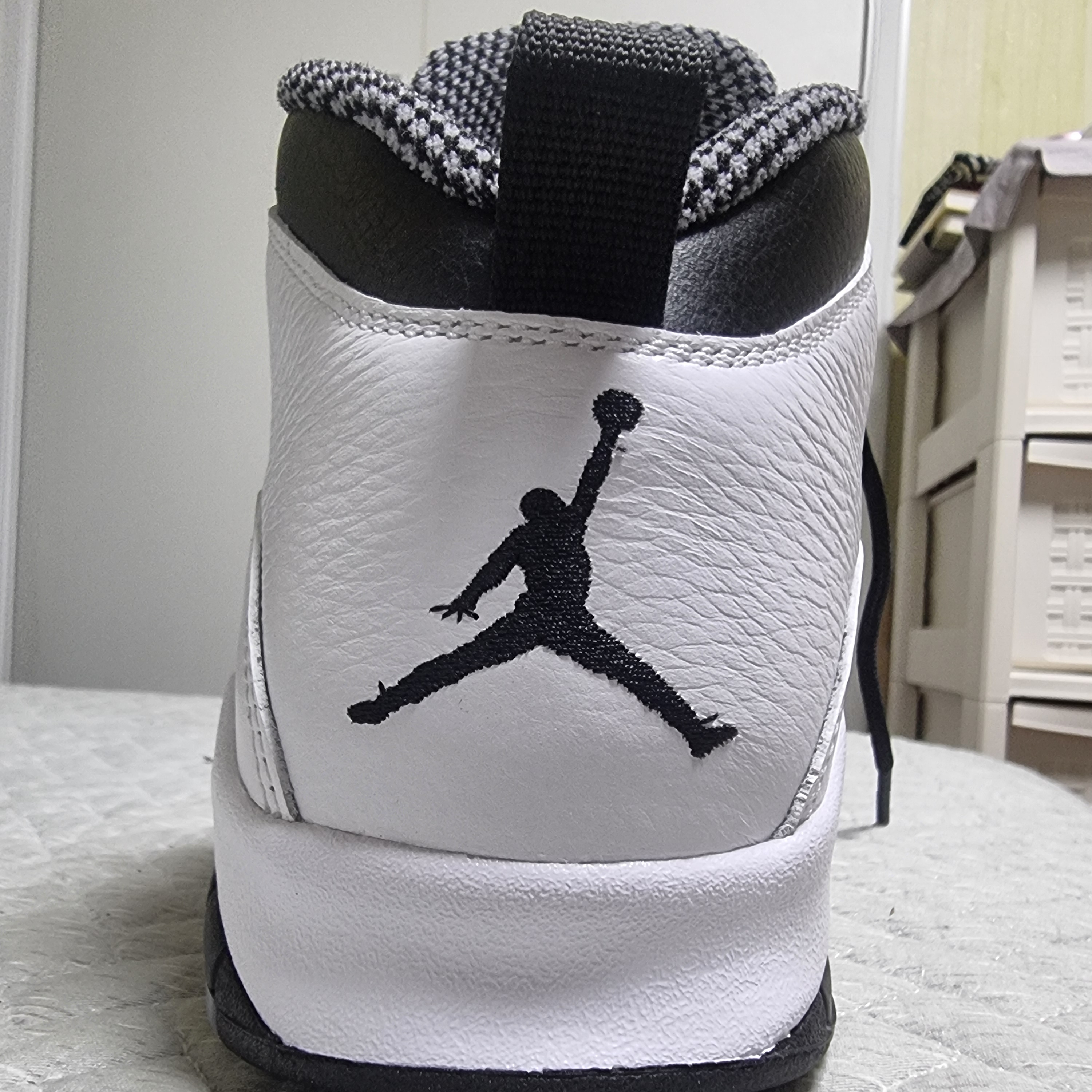 Jordan 10 Retro Light Steel Grey 착용 스타일 - 3