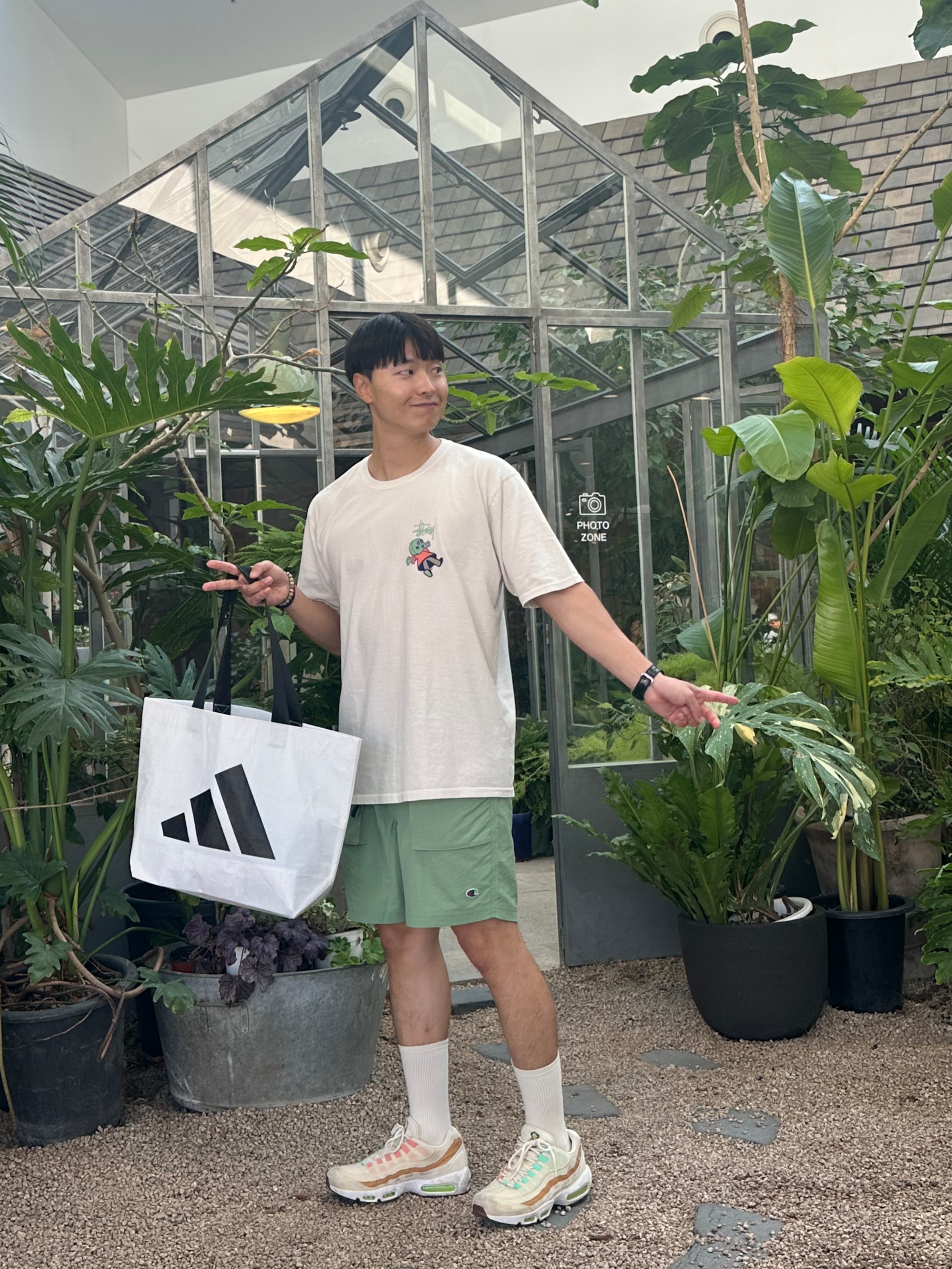 Stussy Dollie Pigment Dyed T-Shirt Natural, Klattermusen Algir Small Accessory Bag Raven 착용 스타일 - 1