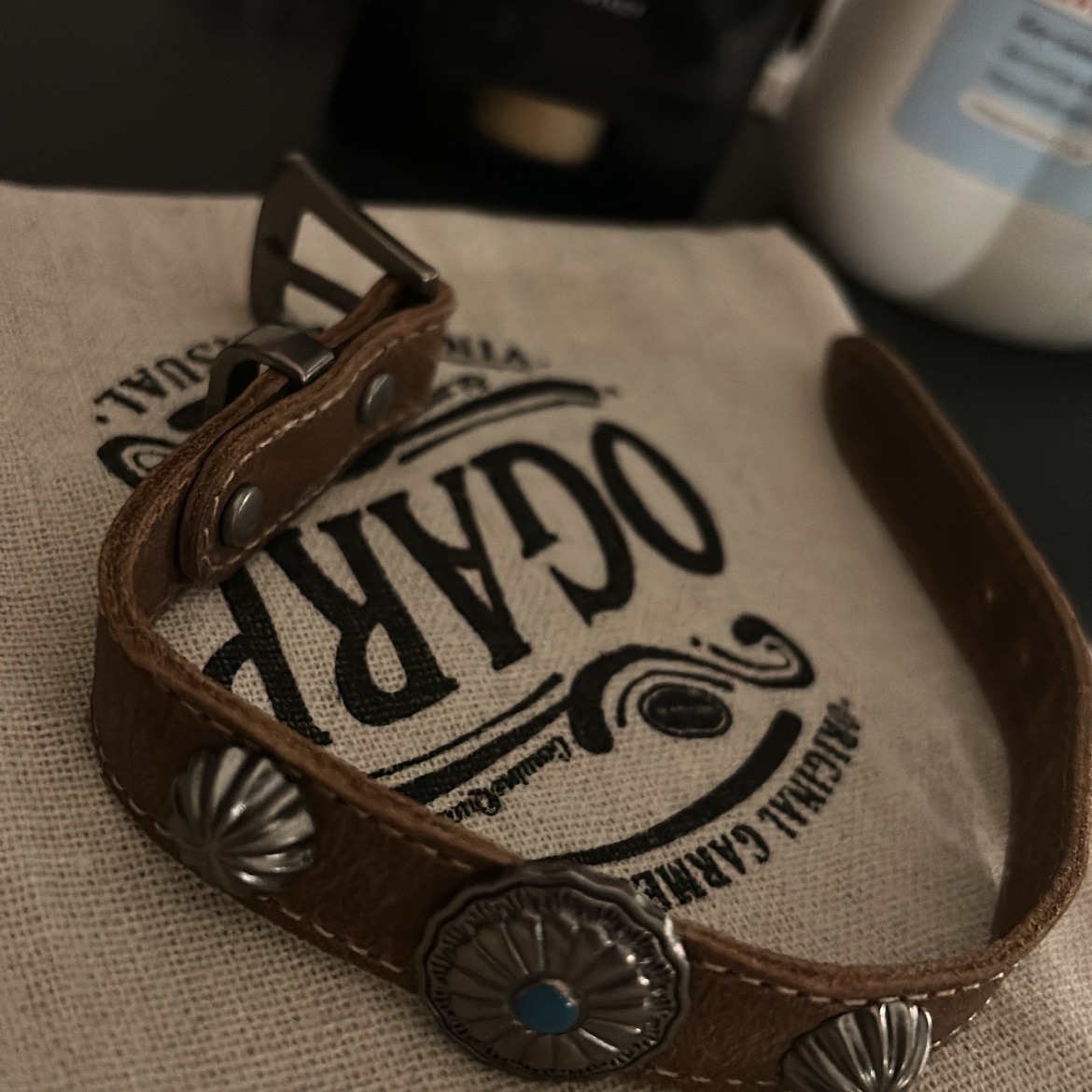 Ogarp Concho Wrist Belt Brown 착용 스타일