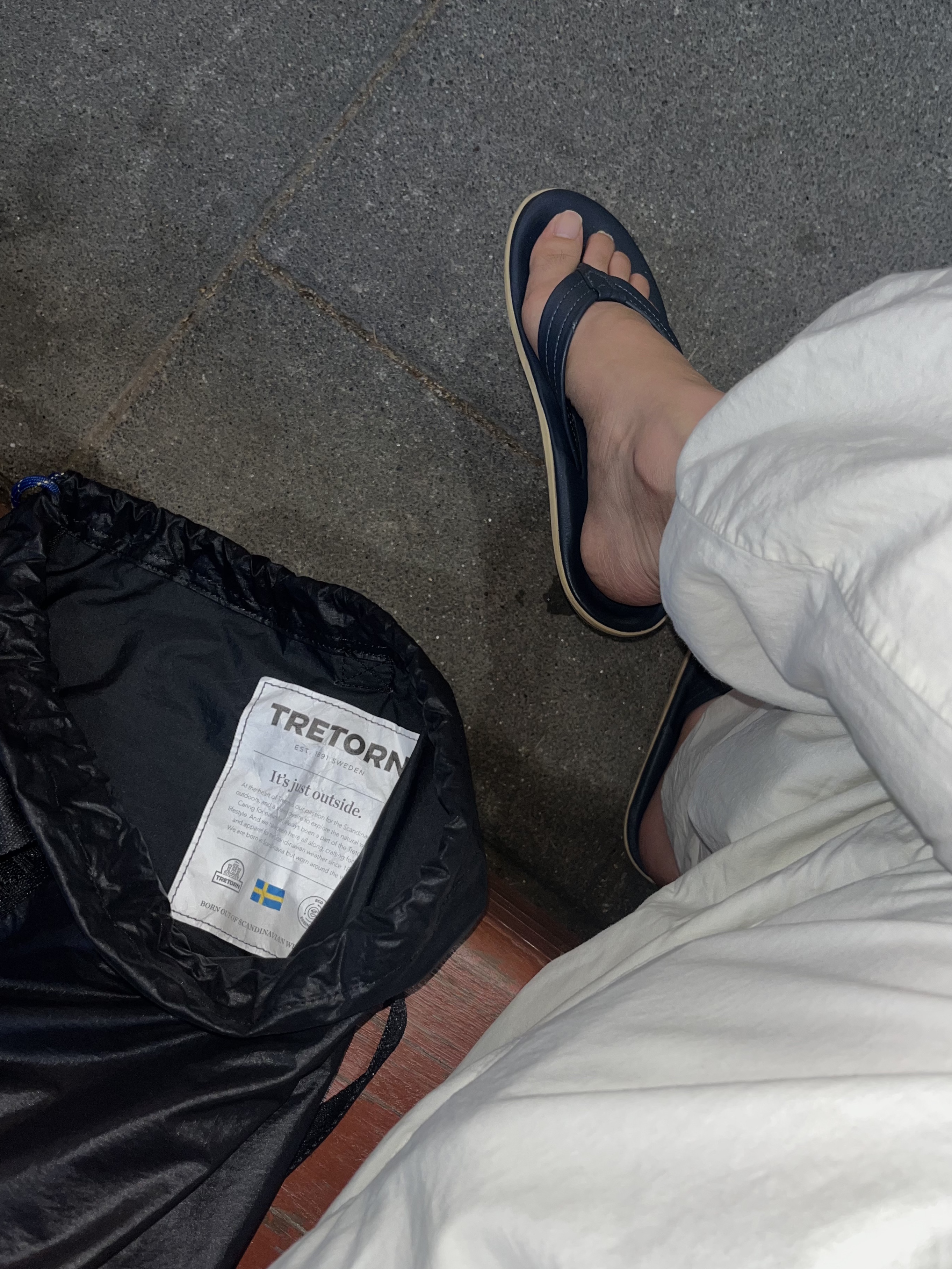 Tretorn Nylon Rip Sling Bag Black 착용 스타일 - 6