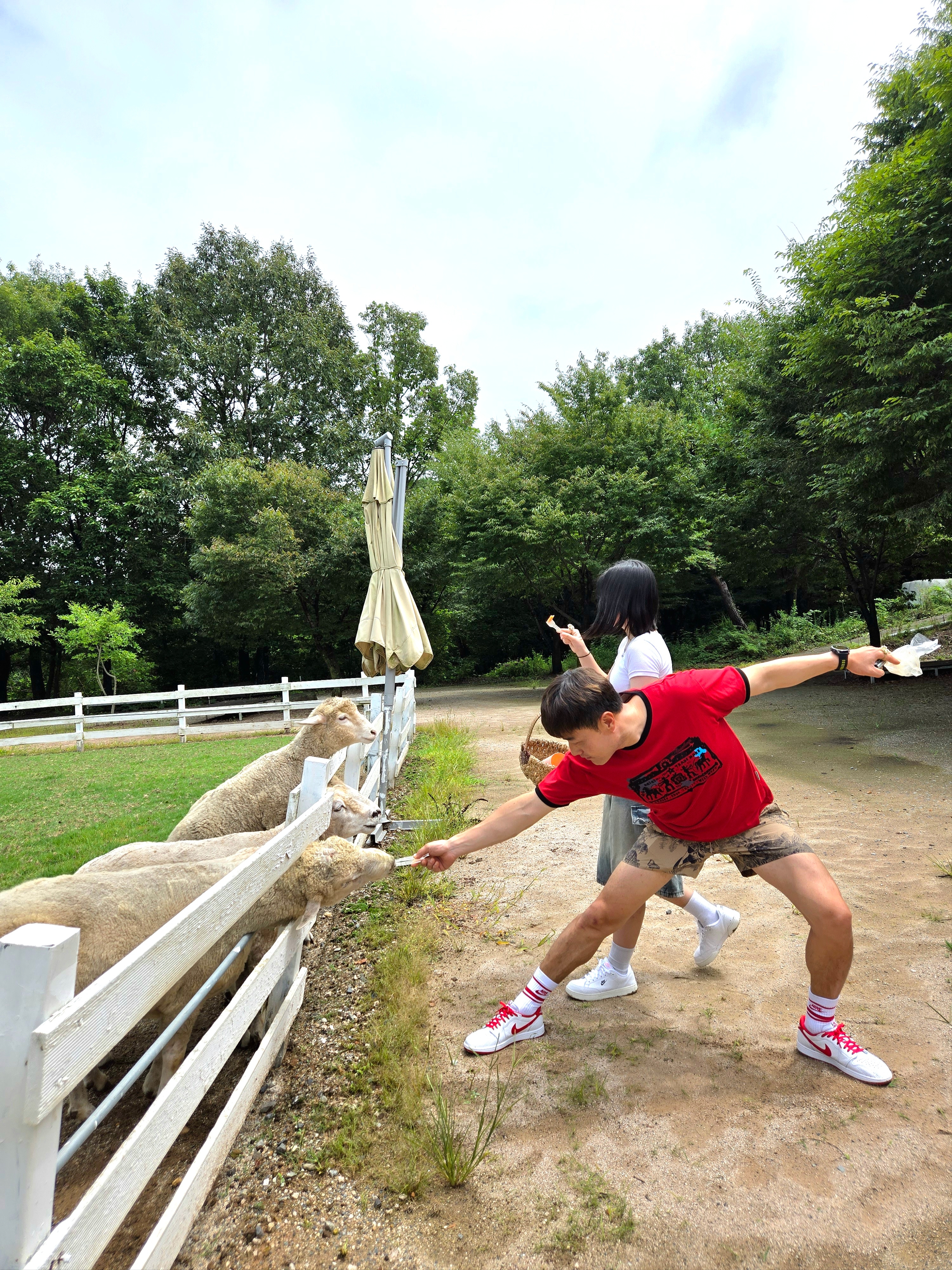 Jordan 1 Retro Low OG University Red, Thevinylhouse Cowboy Pictogram Ringer Tee Red 착용 스타일