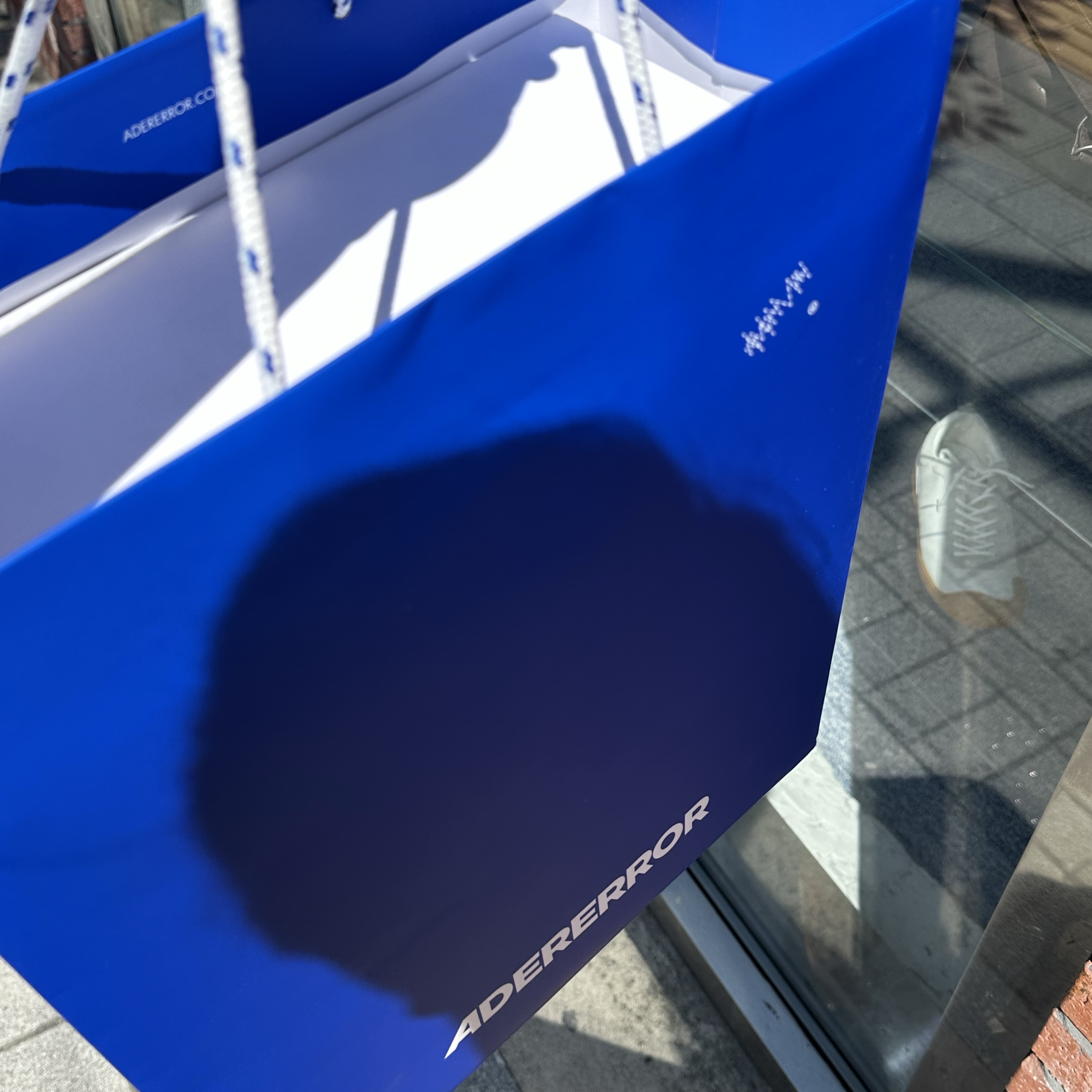 Ader Error Blue Bag Noir 착용 스타일 - 2