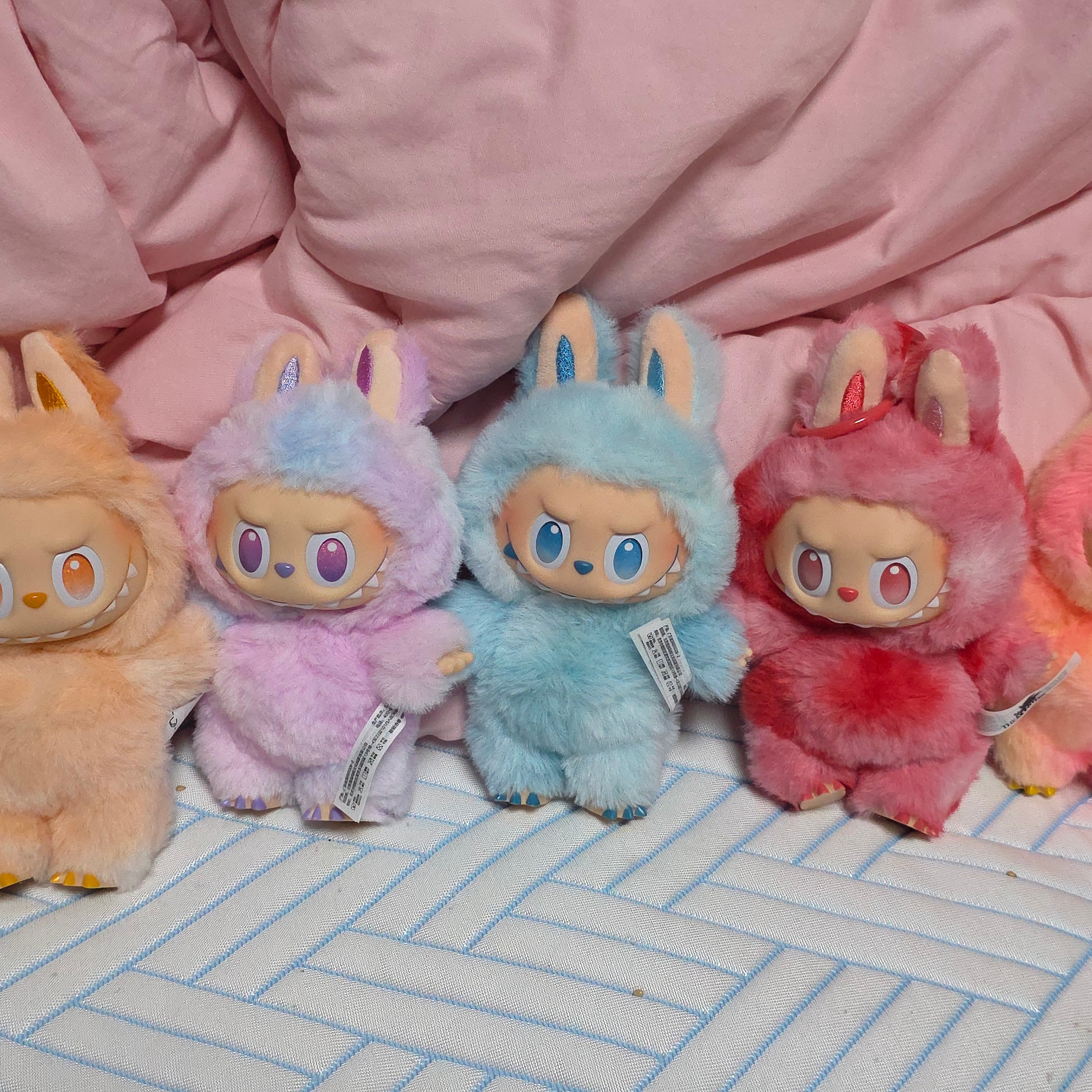 Pop Mart Labubu The Monsters Highlight Series Sealed Case (6 Blind Boxes) 착용 스타일